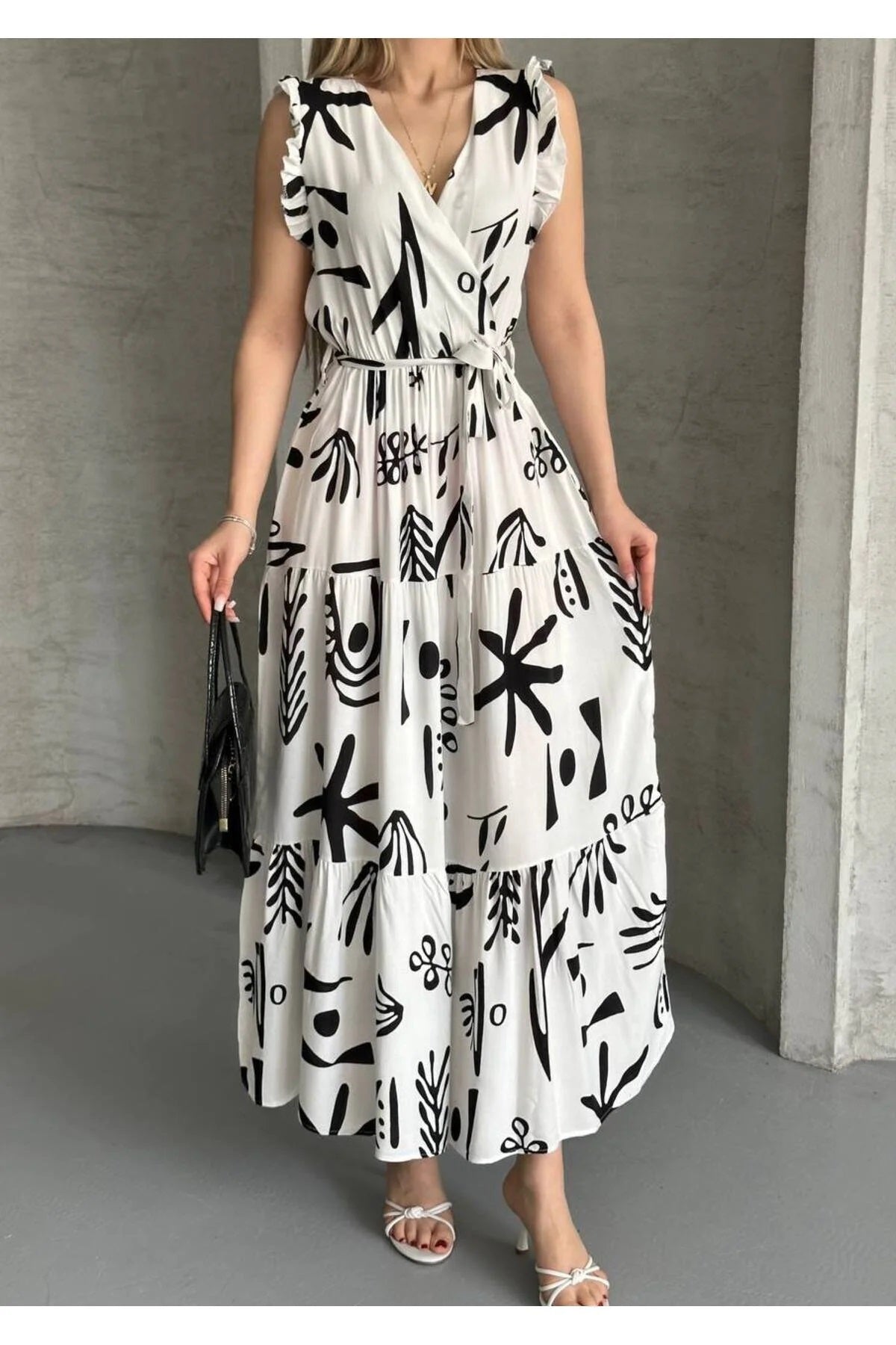 Pimu V-Neck Maxi Dress with Graphic Print-Black | Grocsy
