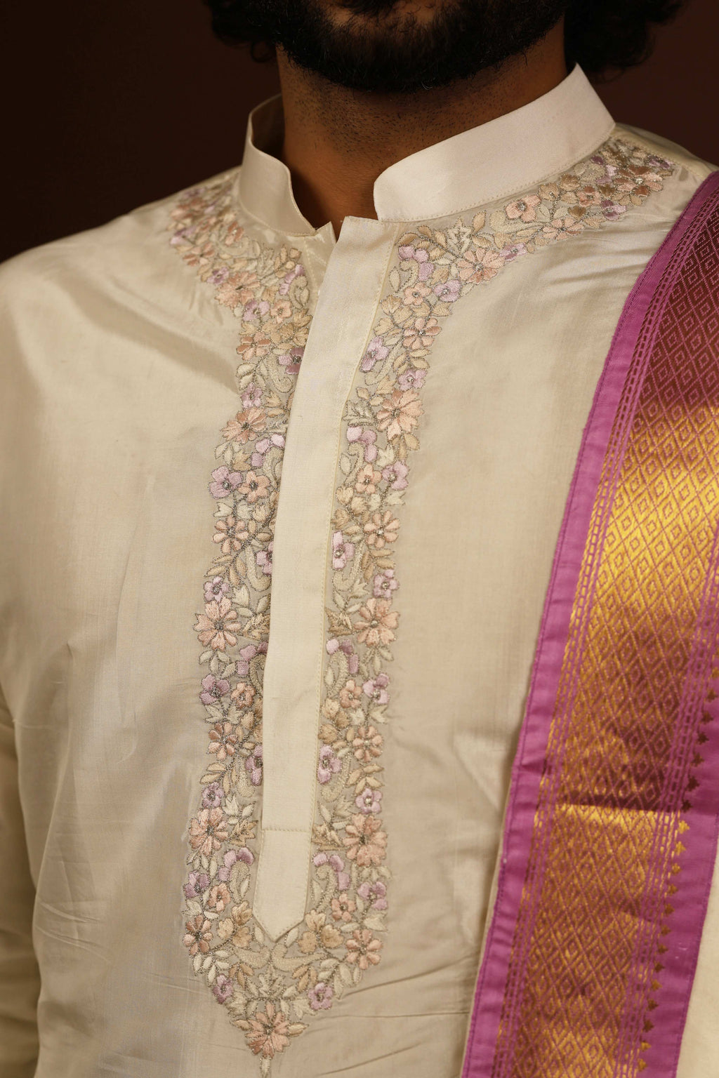 Off White Machine Embroidered Majestic Pattu Kurta Set by Hilo Design | Grocsy