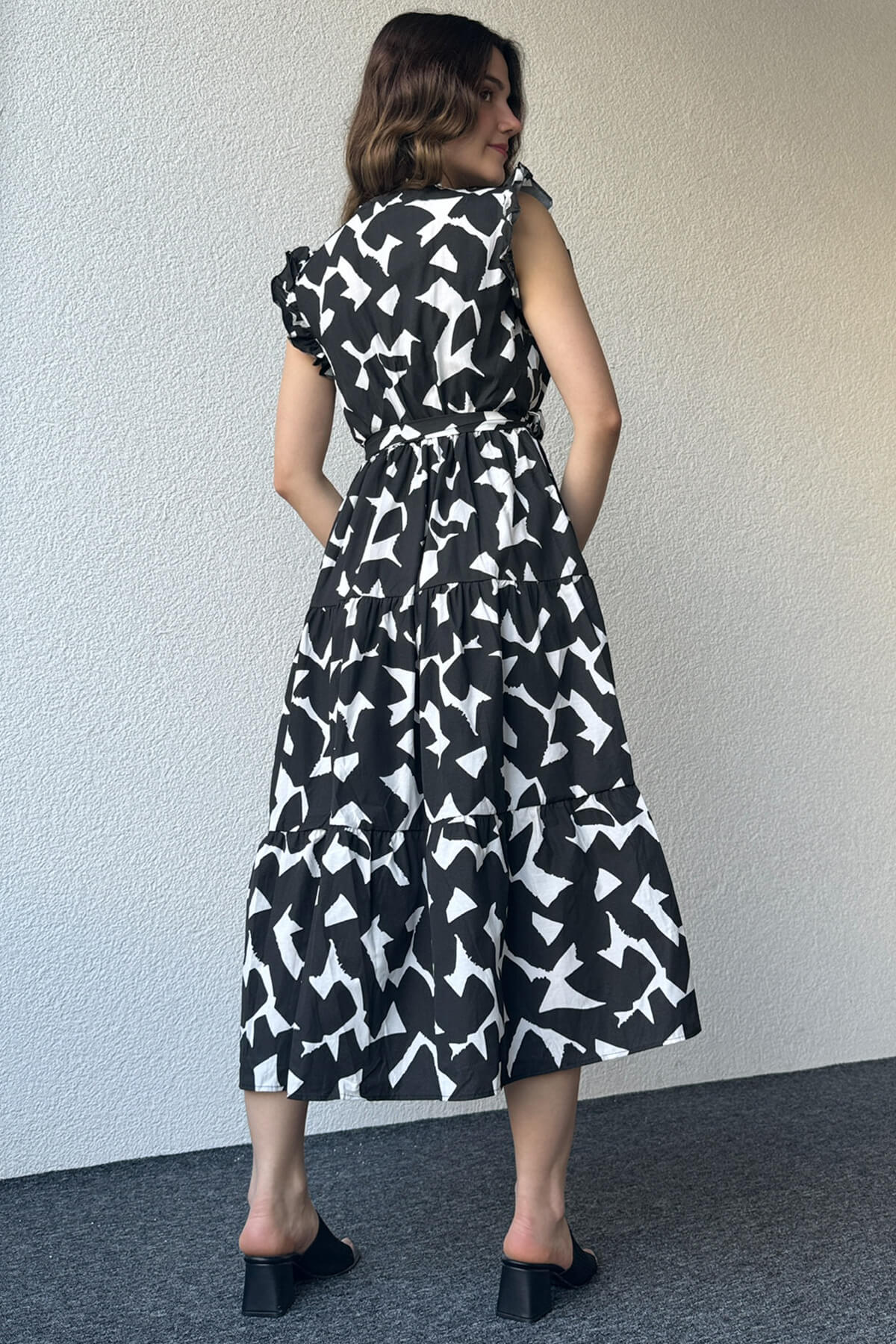 Pimu V-Neck Maxi Dress with Graphic Print-Black | Grocsy
