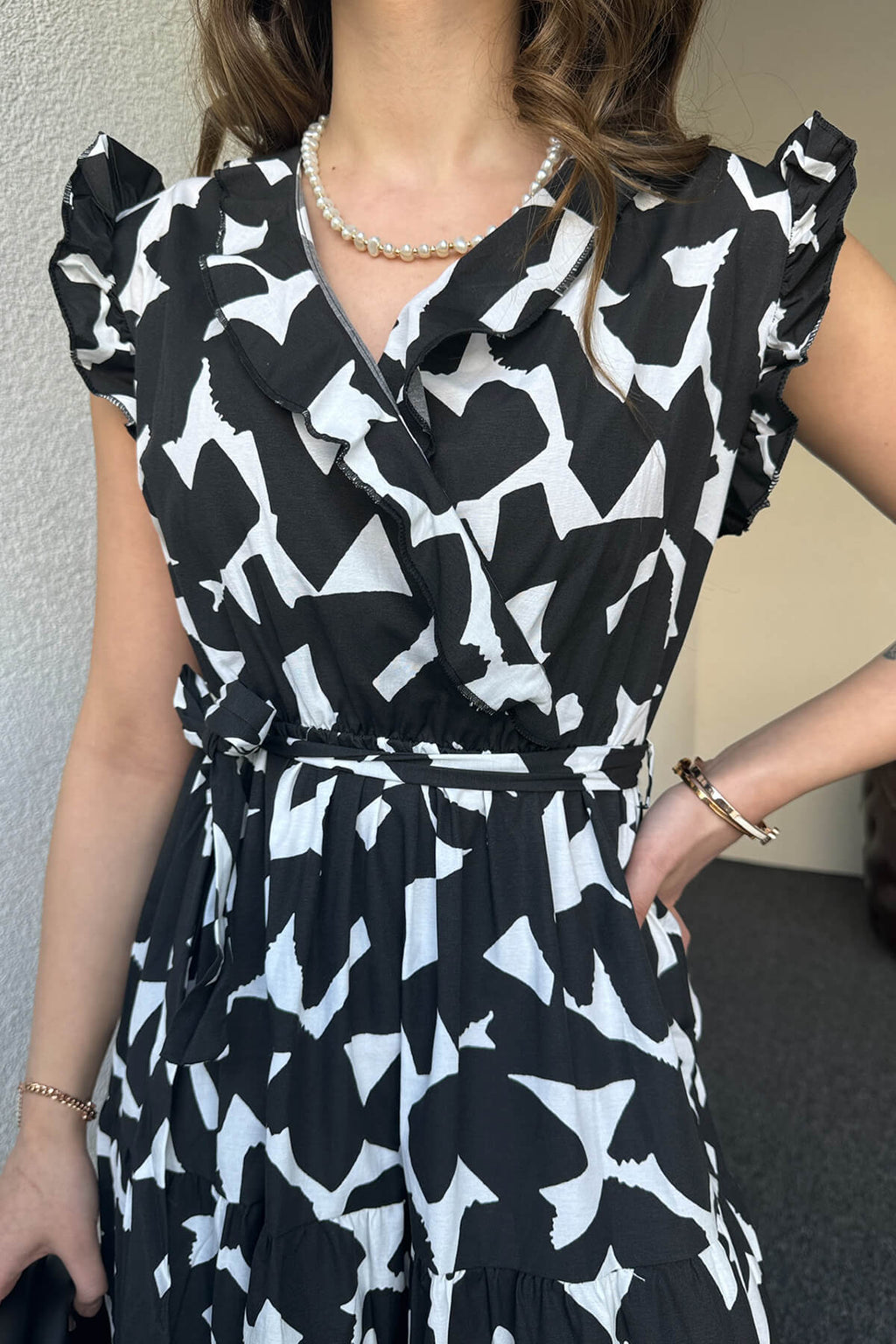 Pimu V-Neck Maxi Dress with Graphic Print-Black | Grocsy
