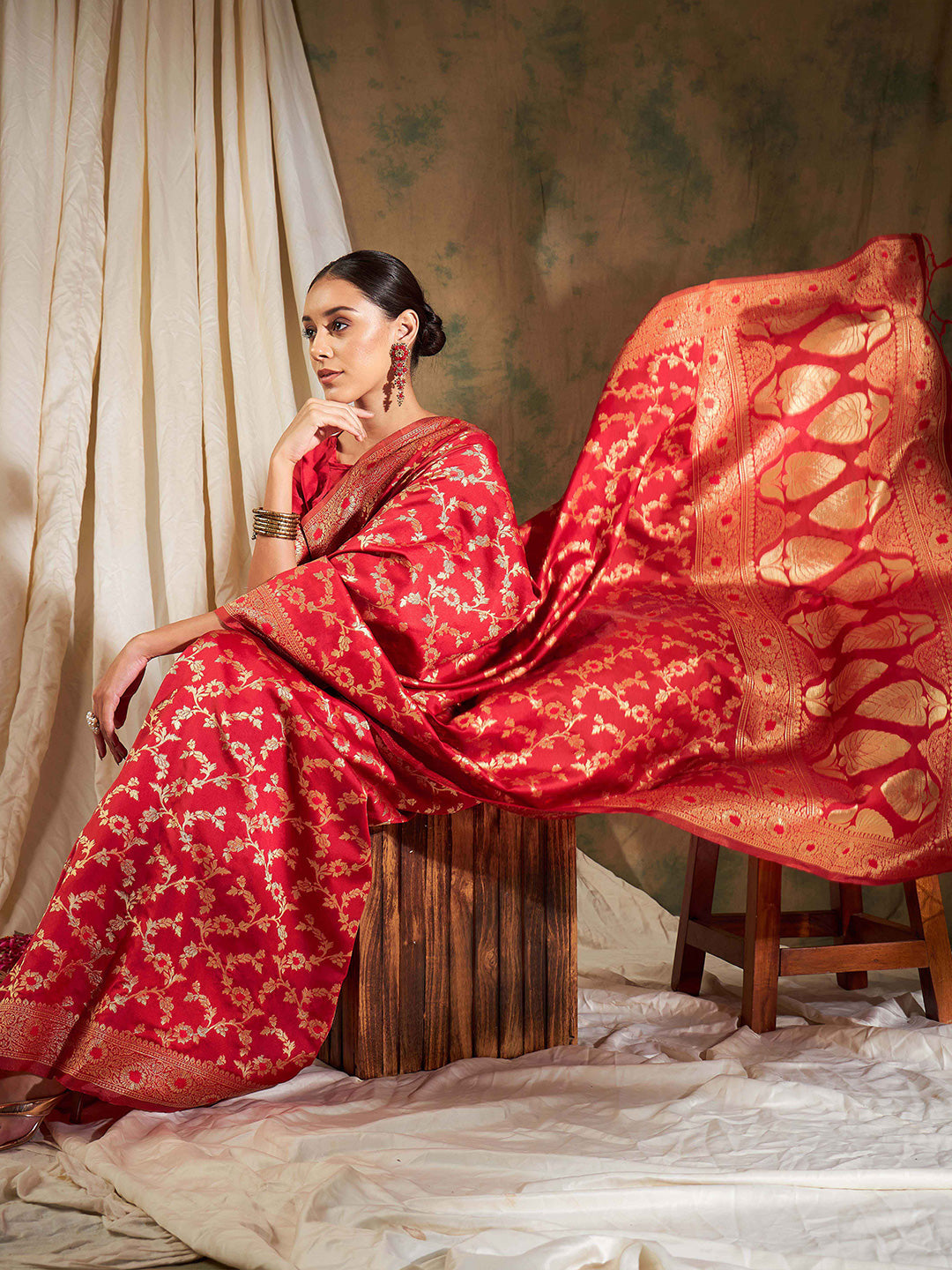 Sangria Red Floral Woven Design Zari Kanjeevaram Saree | Grocsy