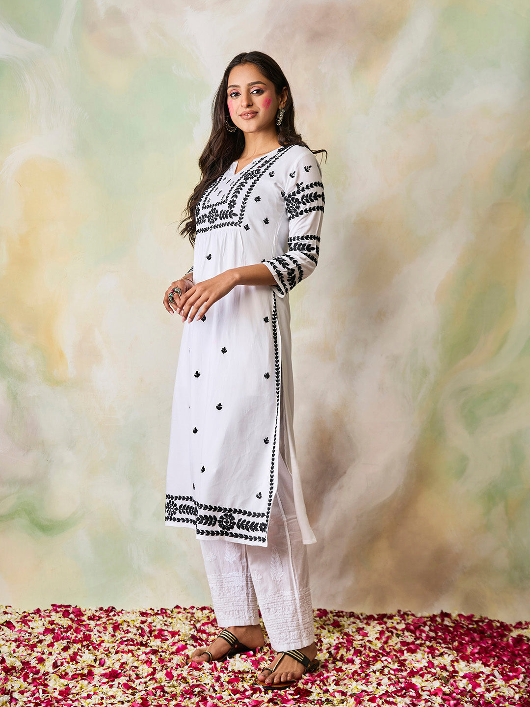 HOUSE OF KARI Notched Neck Floral Embroidered Chikankari Cotton Kurta | Grocsy