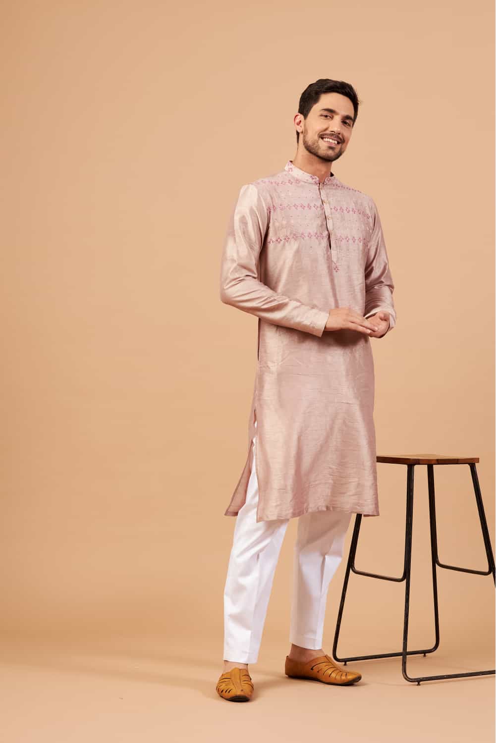 Florne Floral Geometric Embroidered Kurta by Hilo Design | Grocsy