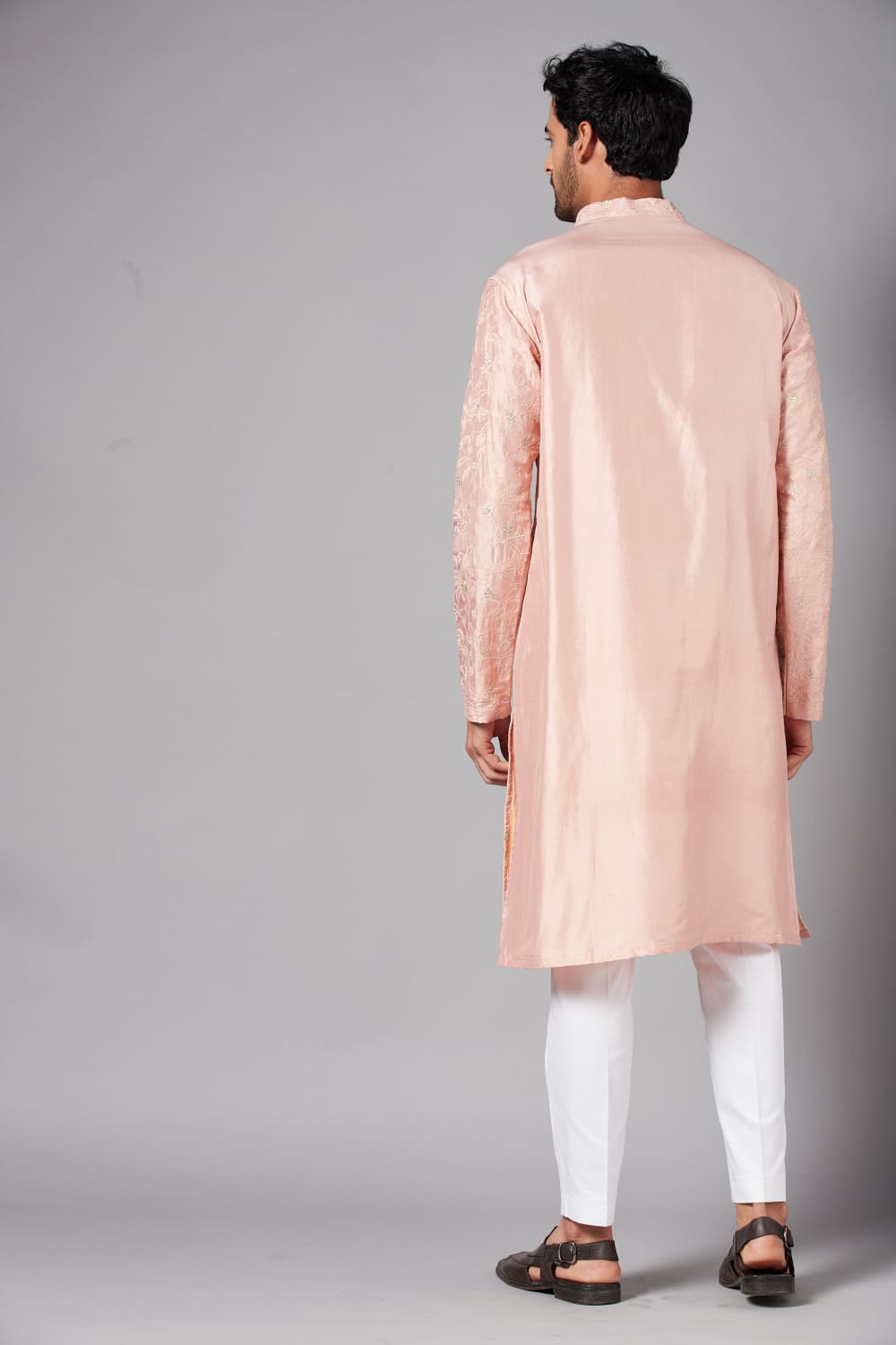 Tiyaan Embroidered Peach Kurta by Hilo Design | Grocsy