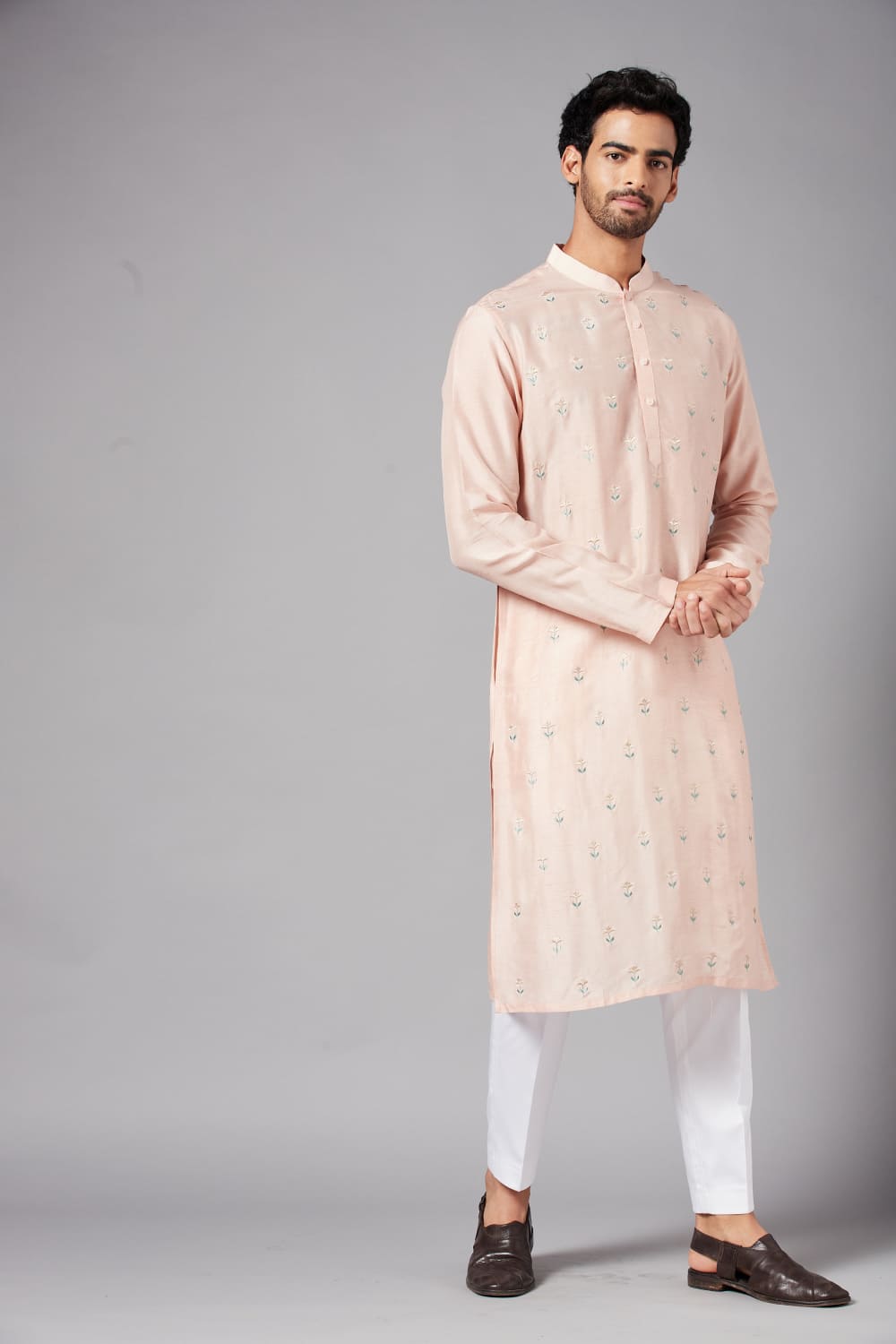 Moori Peach Embroidered Kurta by Hilo Design | Grocsy