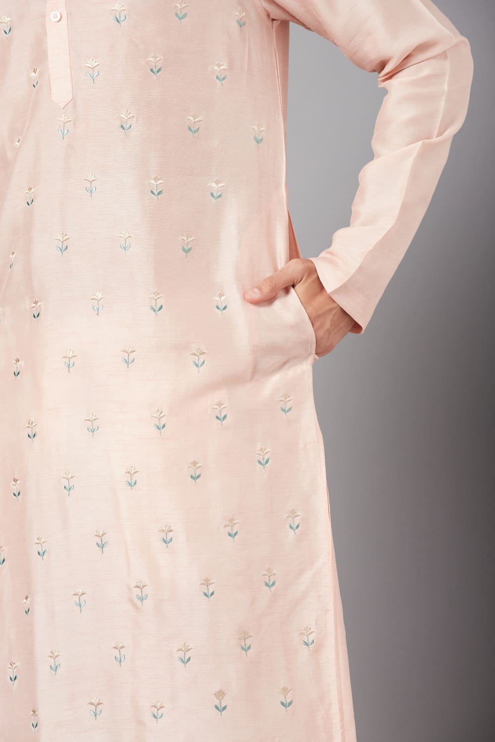 Moori Peach Embroidered Kurta by Hilo Design | Grocsy