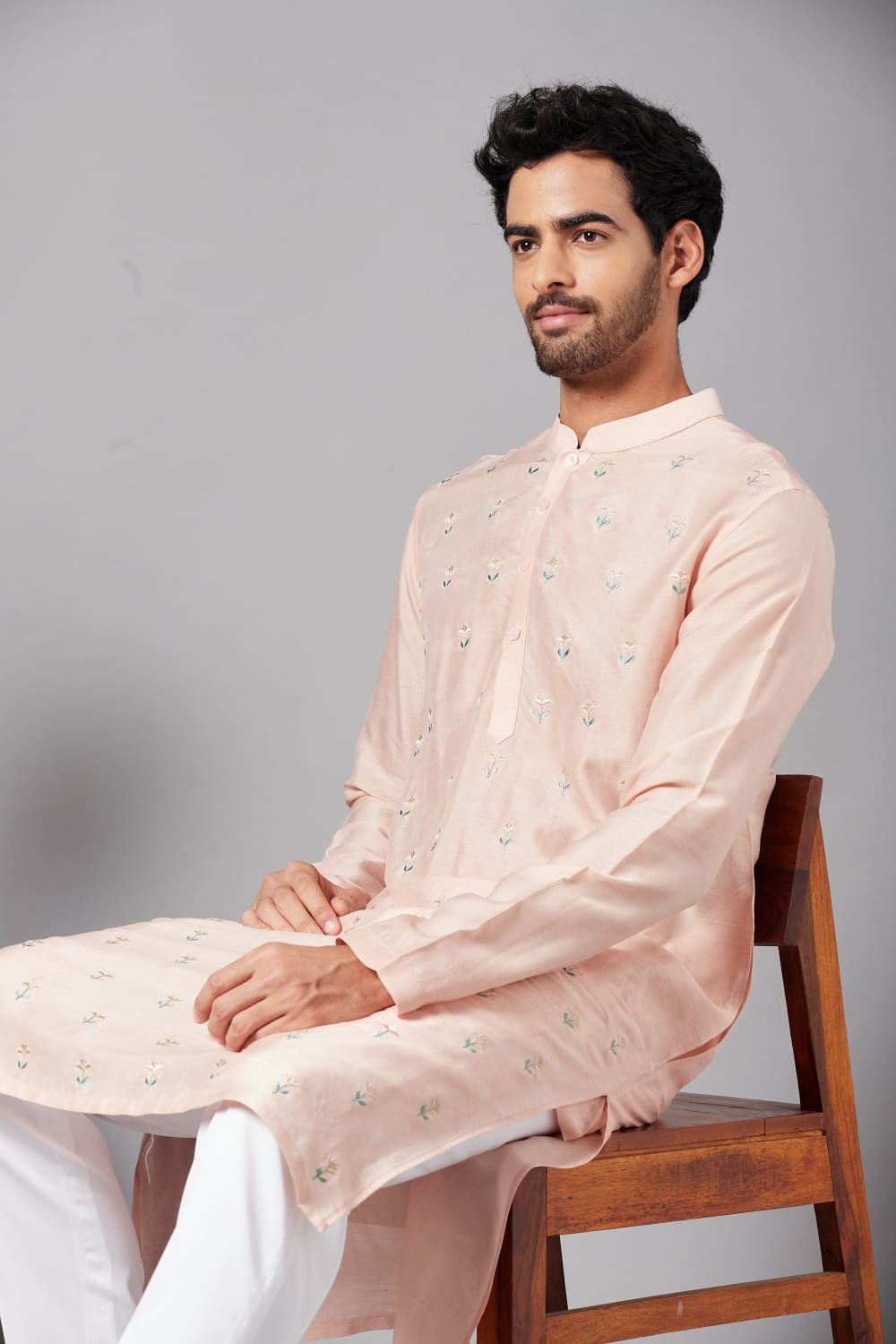 Moori Peach Embroidered Kurta by Hilo Design | Grocsy