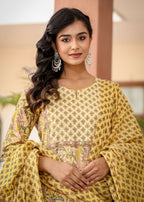 Kaajh Women's Yellow Floral Embroidered Cotton Kurta Pant Set With Dupatta | Grocsy
