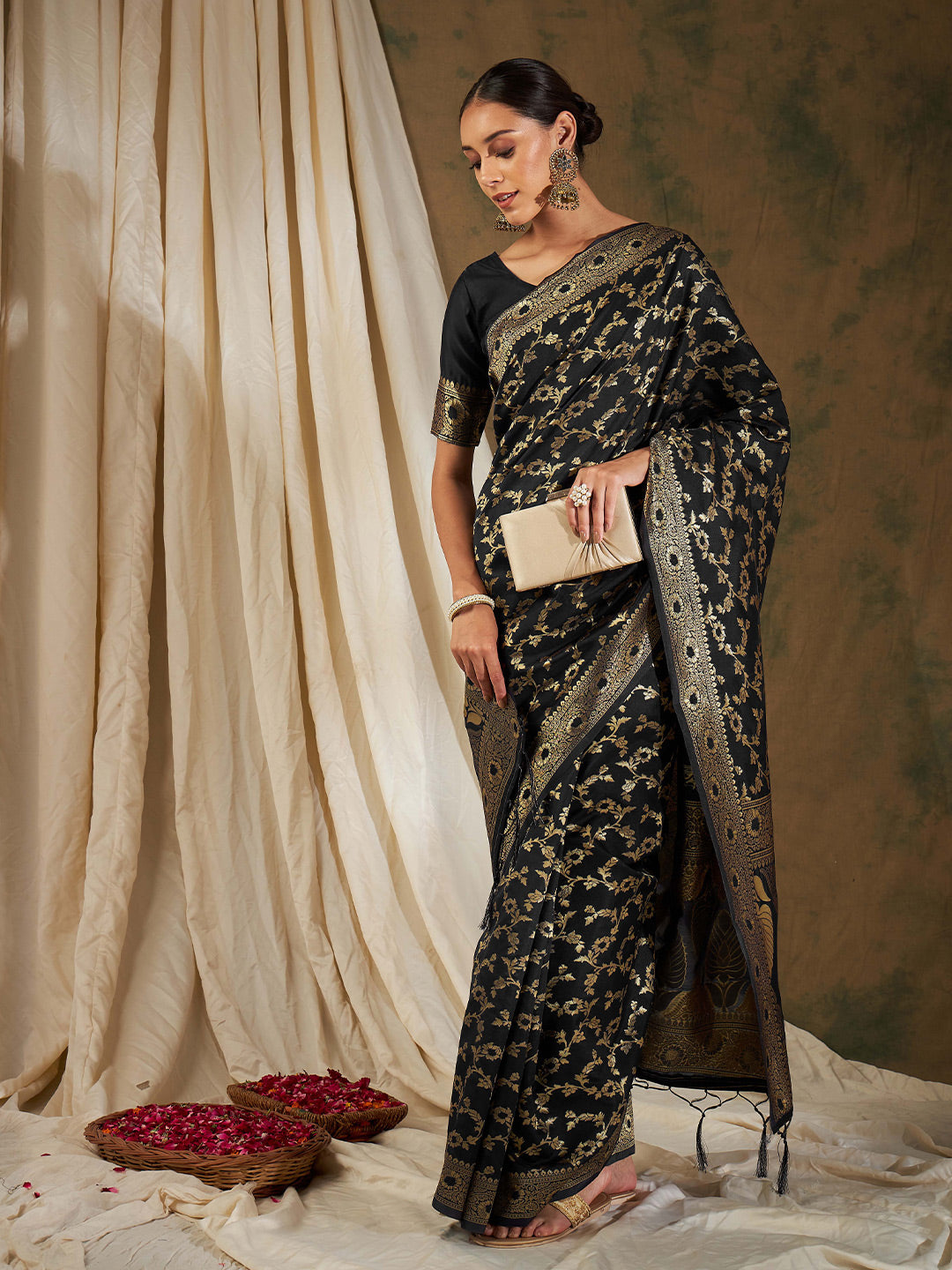 Sangria Woven Design Zari Kanjeevaram Saree | Grocsy