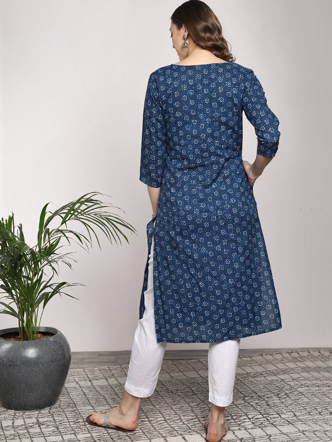 Sangria Women Navy Blue Printed Straight Kurta | Grocsy