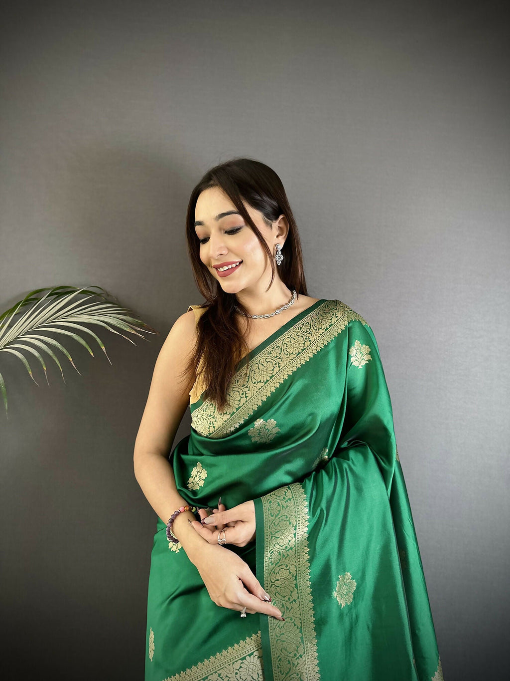 Joban Fashion Green Floral Jacquard Woven Design Cotton Silk Banarasi Silk Saree | Grocsy