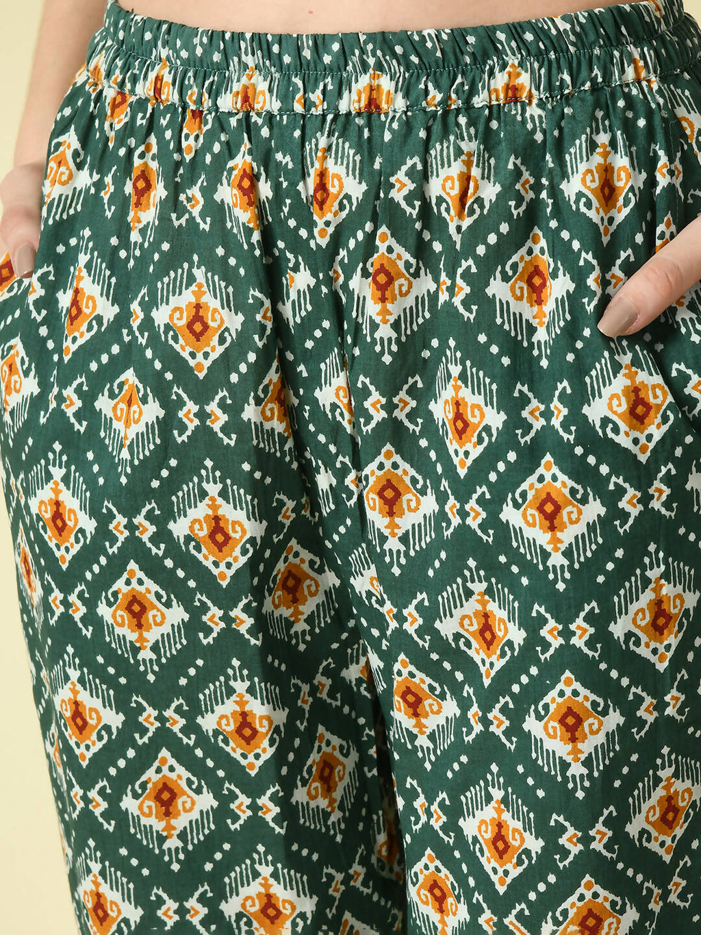 Myshka Women's Green Straight Kurta & Trousers | Grocsy