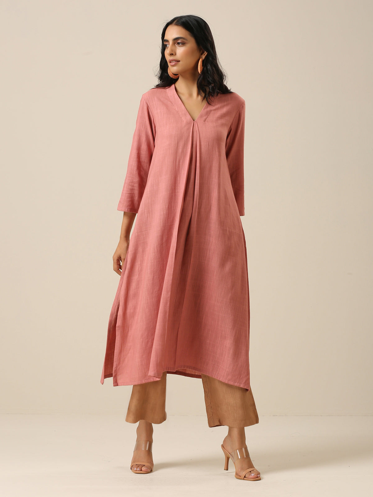 trueBrowns Light Mauve Slub Texture Neck Pleat Kurta Pant Set | Grocsy