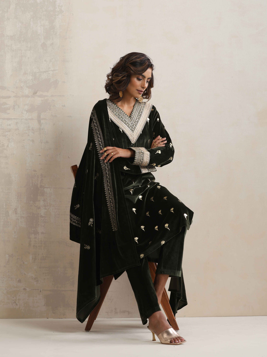trueBrowns Green Velvet Floral Embroidered Kurta Pant Dupatta Set | Grocsy
