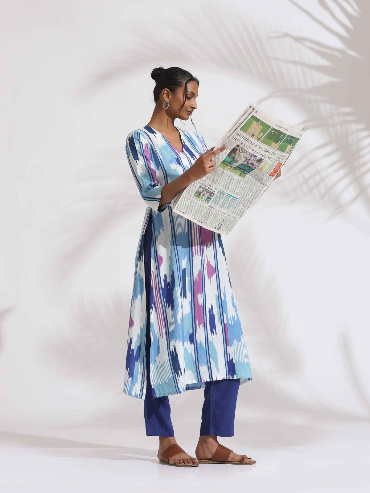 trueBrowns Blue Ikat Print Muslin Kurta Set | Grocsy