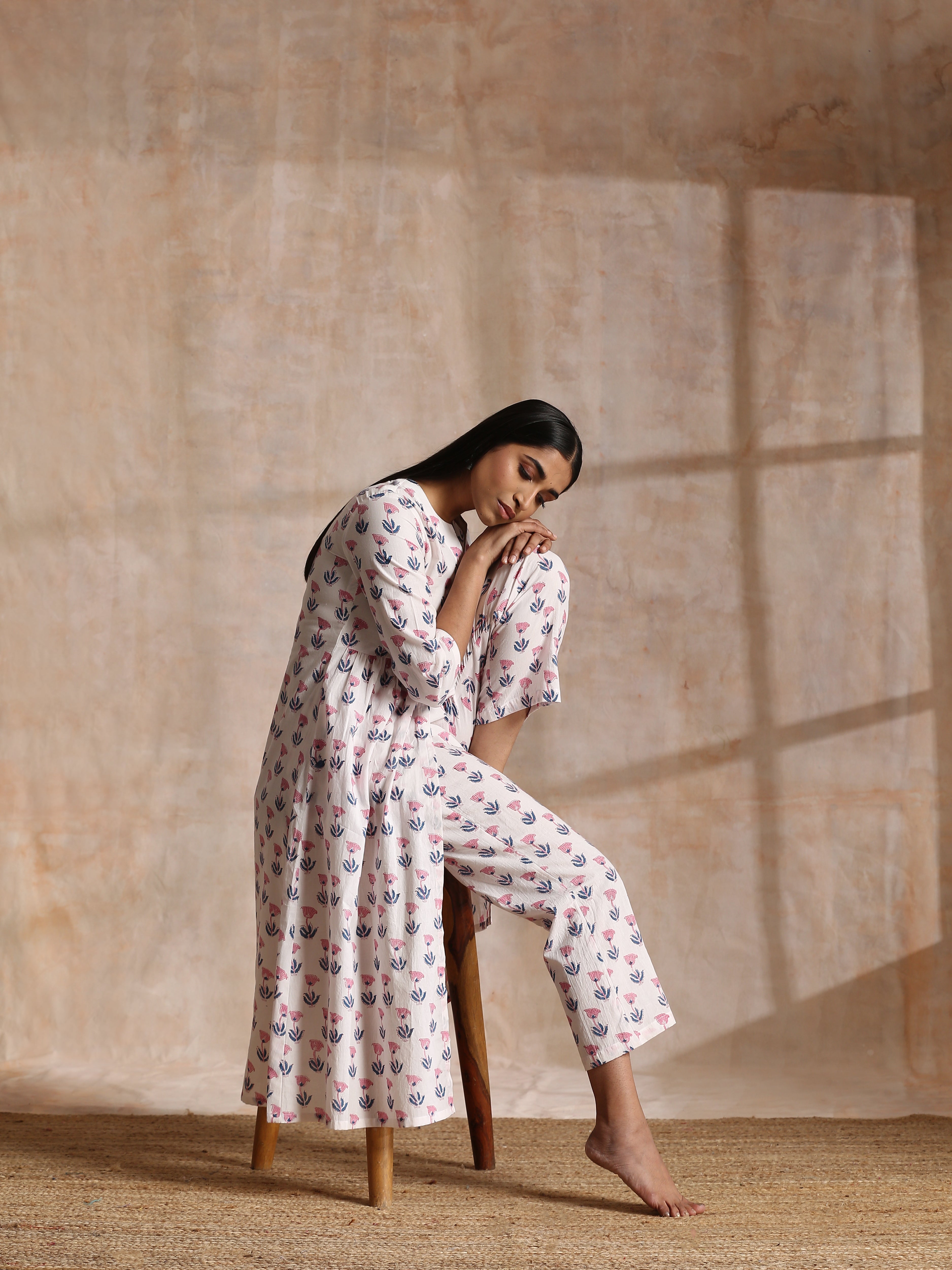 trueBrowns White With Pink Blue Buta Block Print Cotton Kurta Pant Set | Grocsy