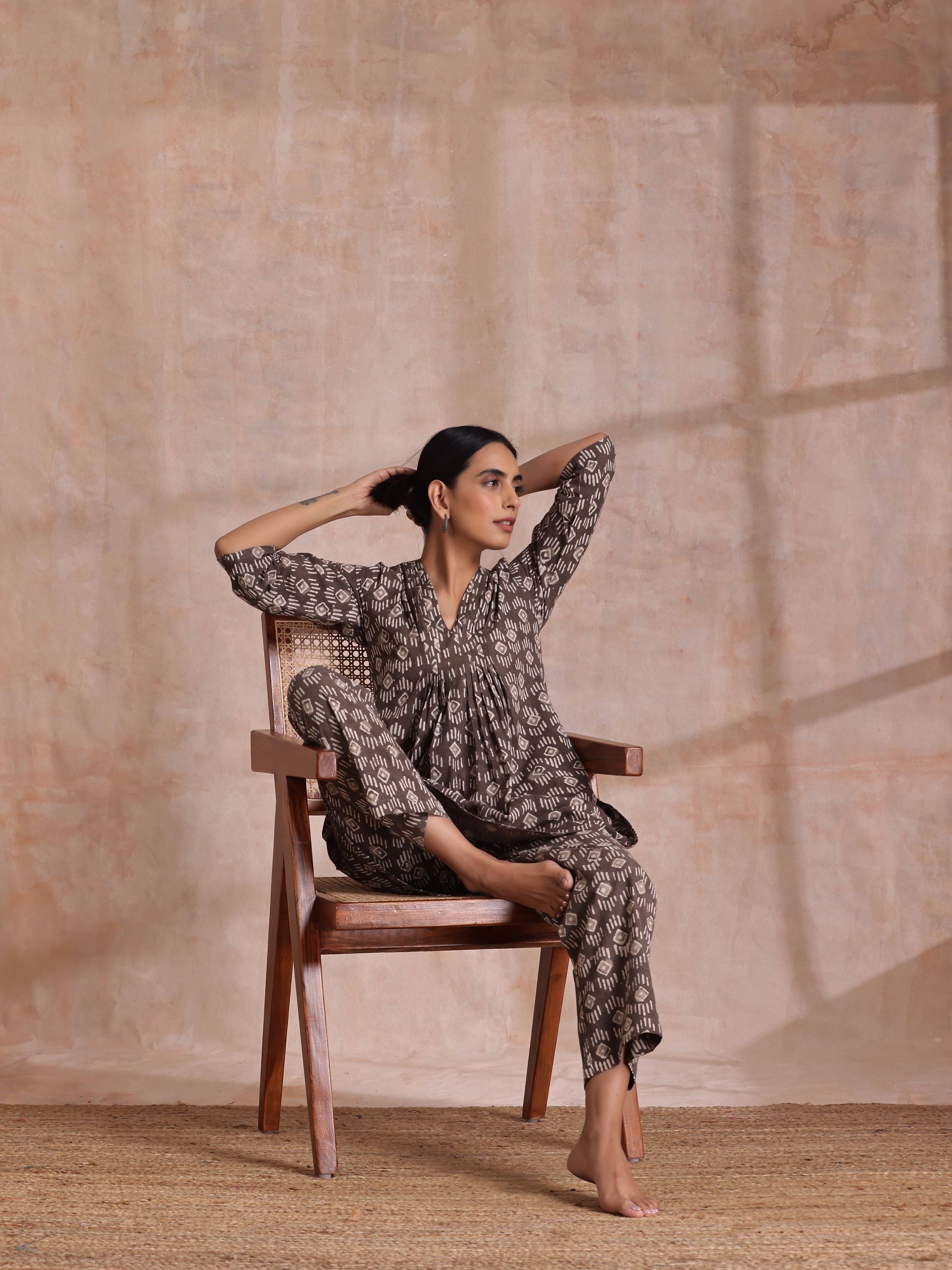 trueBrowns Clay Dabu Geometric Print Cotton Pleated Co-Ord Set | Grocsy