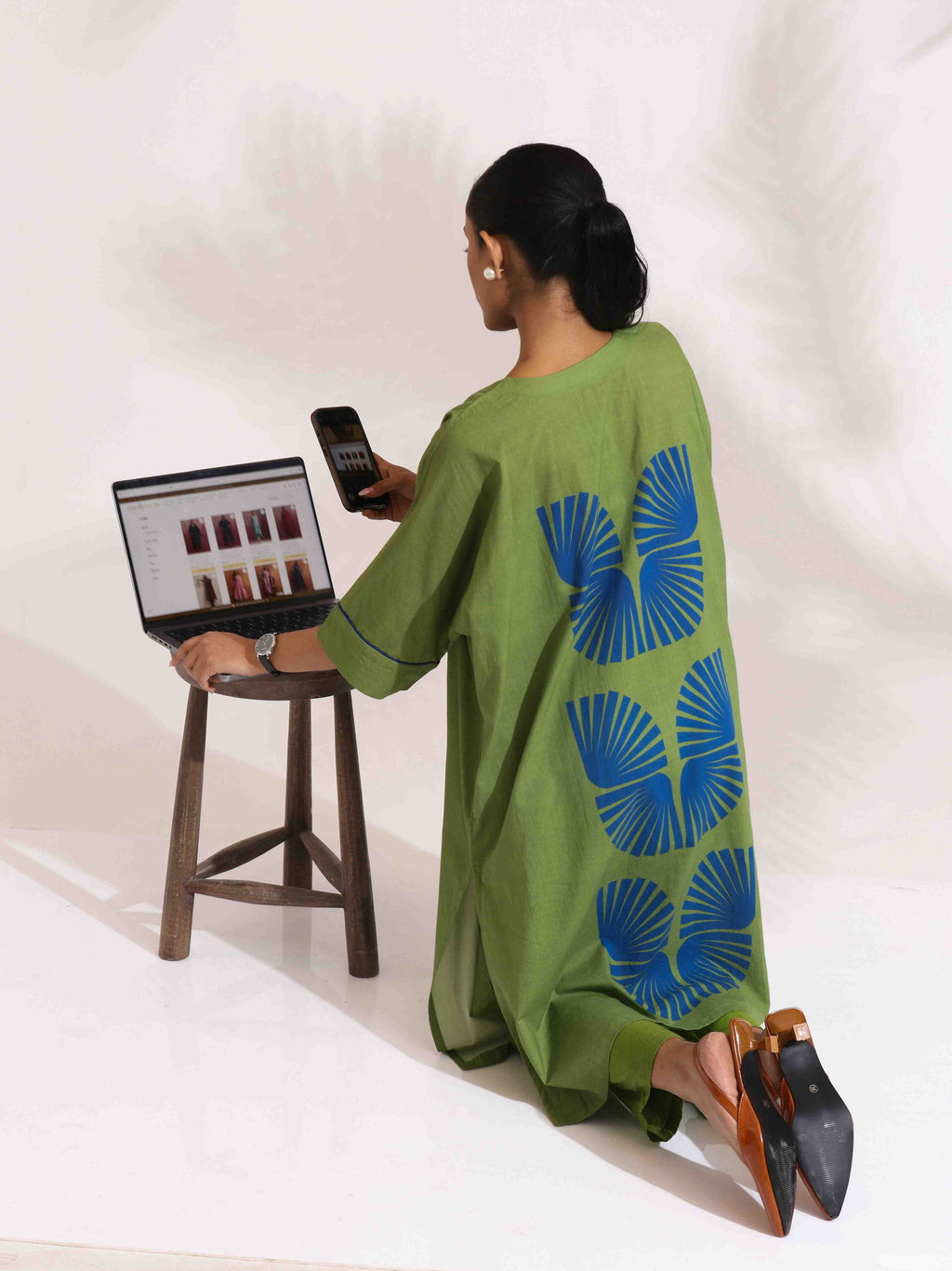 trueBrowns Green Cotton Placement Print Kurta Co-ord Set | Grocsy