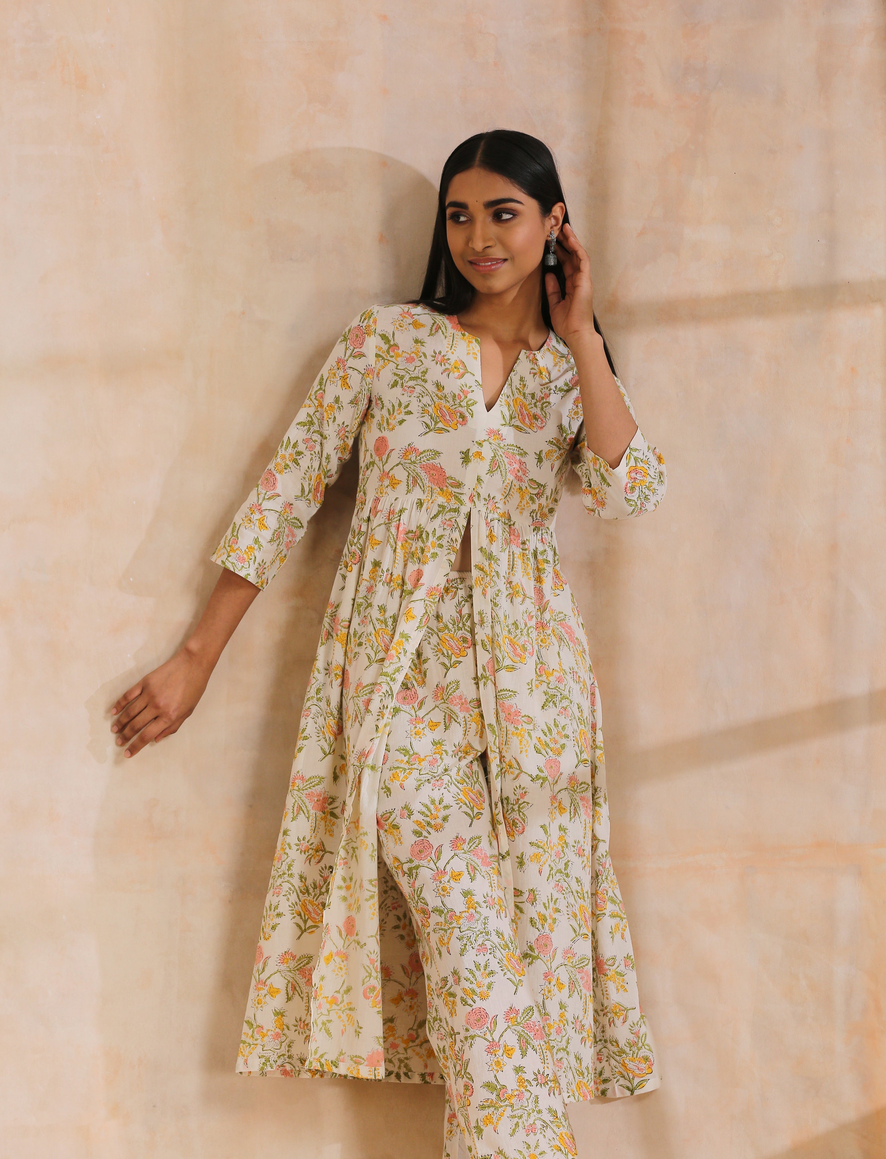 trueBrowns White Multi Color Overall Block Print Cotton Kurta Pant Set | Grocsy