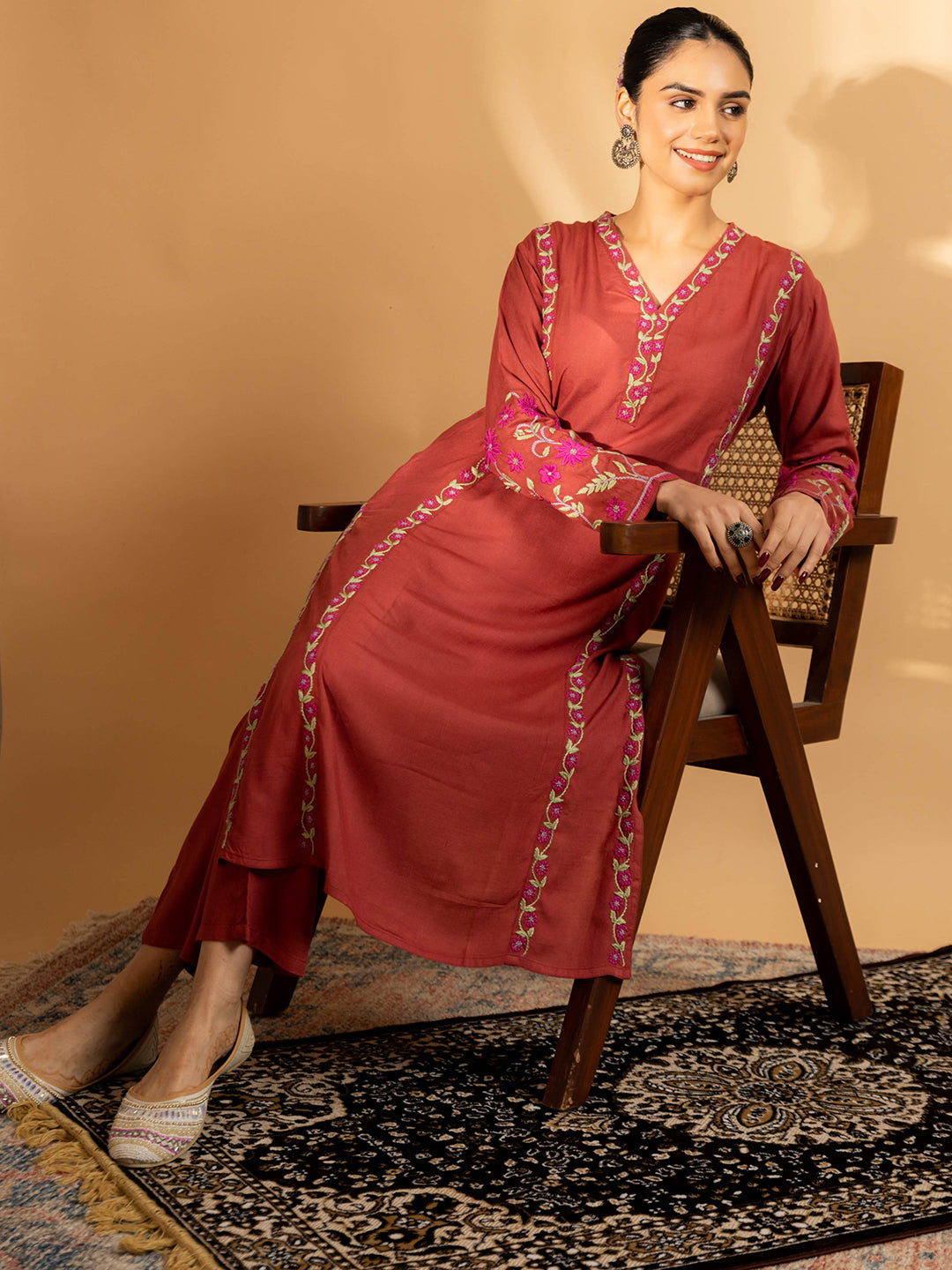 HOUSE OF KARI Floral Embroidered Regular Chikankari Kurta with Trousers | Grocsy