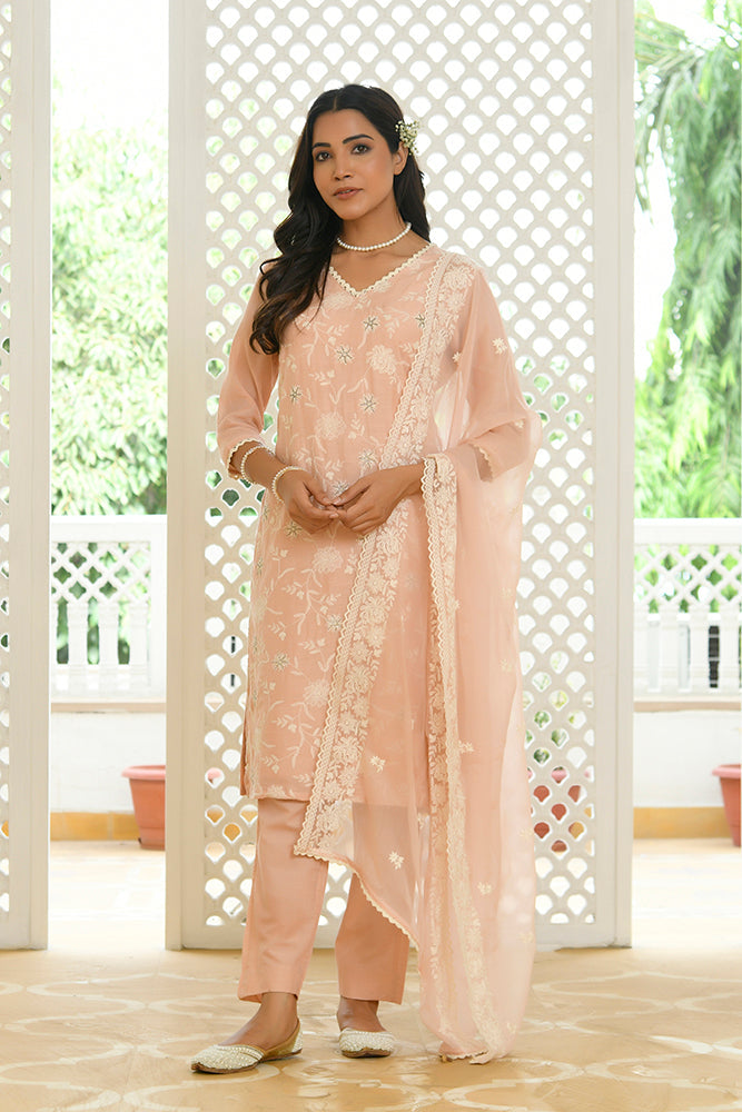 Vaasva Women Peach Linen Embroidered Solid Kurta Set With Solid Pants & Chiffon Embroidered Dupatta | Grocsy