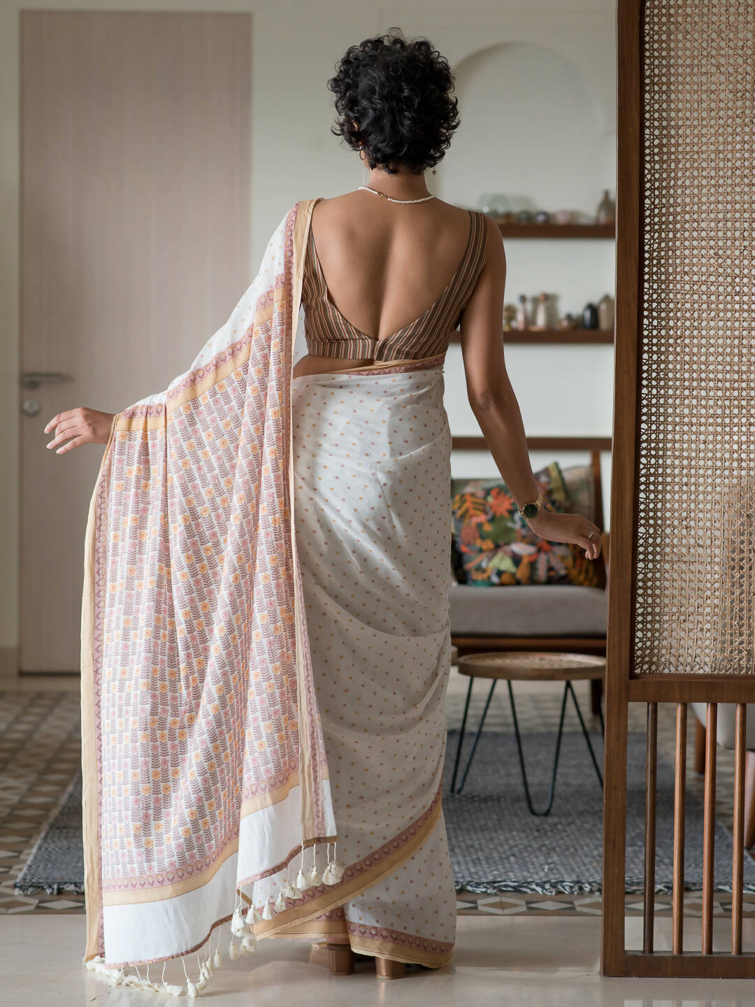 Suta White Woven Design Pure Cotton Saree | Grocsy