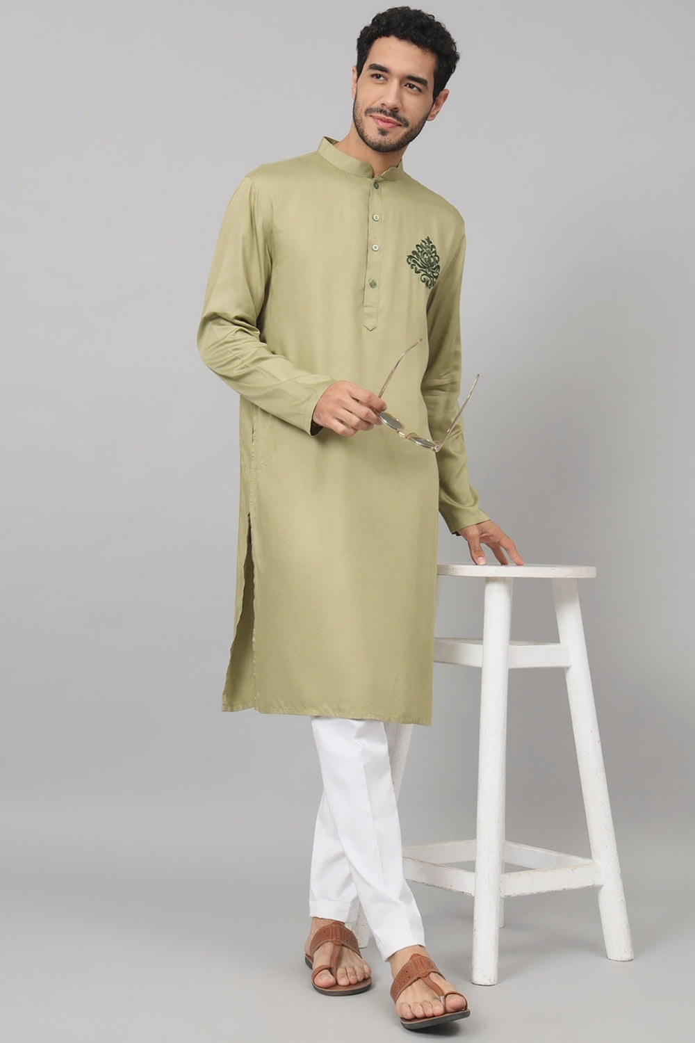Laurel Embroidered Cotton Kurta by Hilo Design | Grocsy