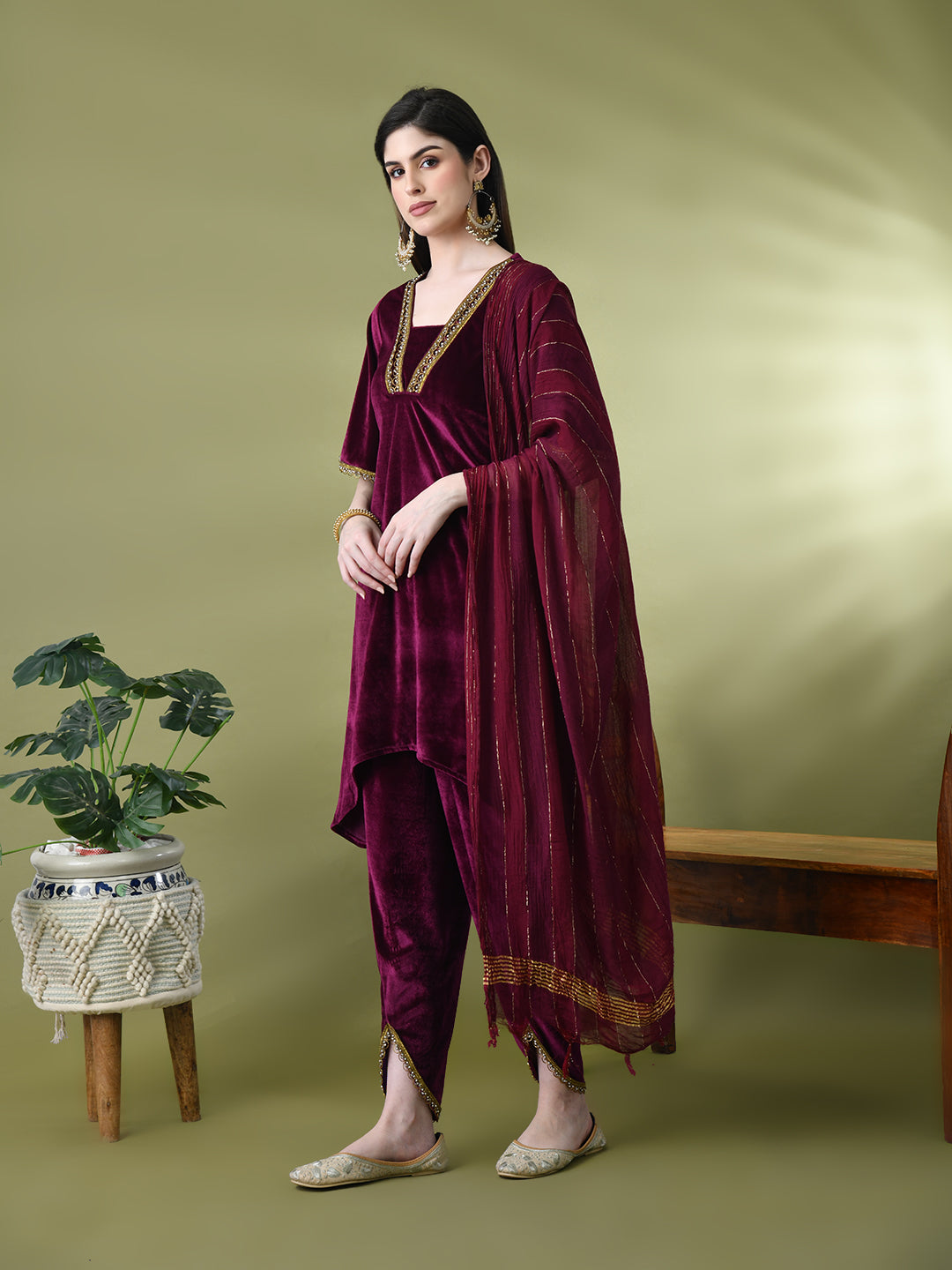 Myshka Women's Magenta Velvet Kurta Pant With Dupatta Set | Grocsy