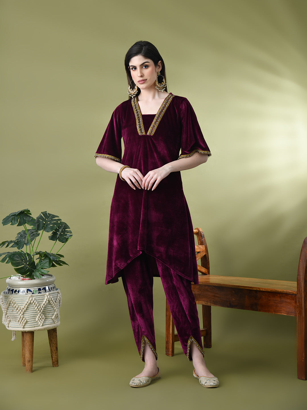 Myshka Women's Magenta Velvet Kurta Pant With Dupatta Set | Grocsy