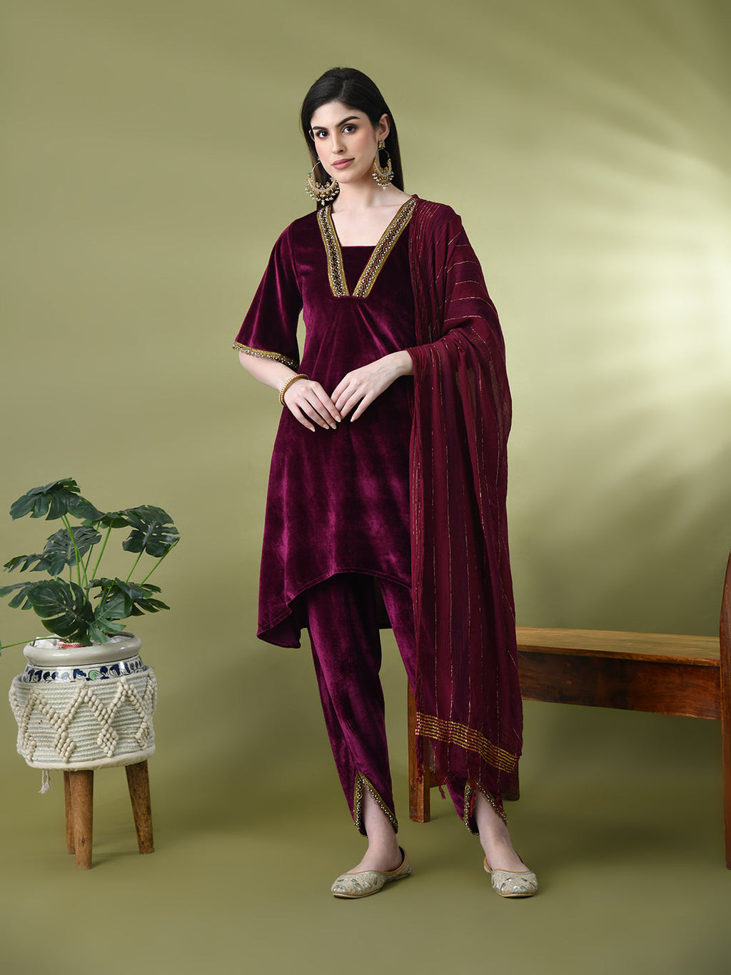 Myshka Women's Magenta Velvet Kurta Pant With Dupatta Set | Grocsy