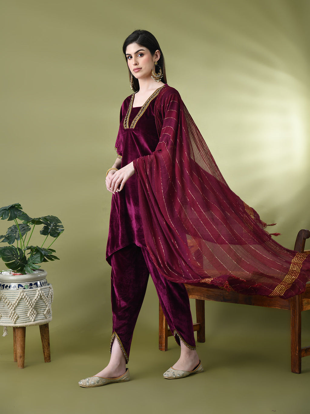 Myshka Women's Magenta Velvet Kurta Pant With Dupatta Set | Grocsy