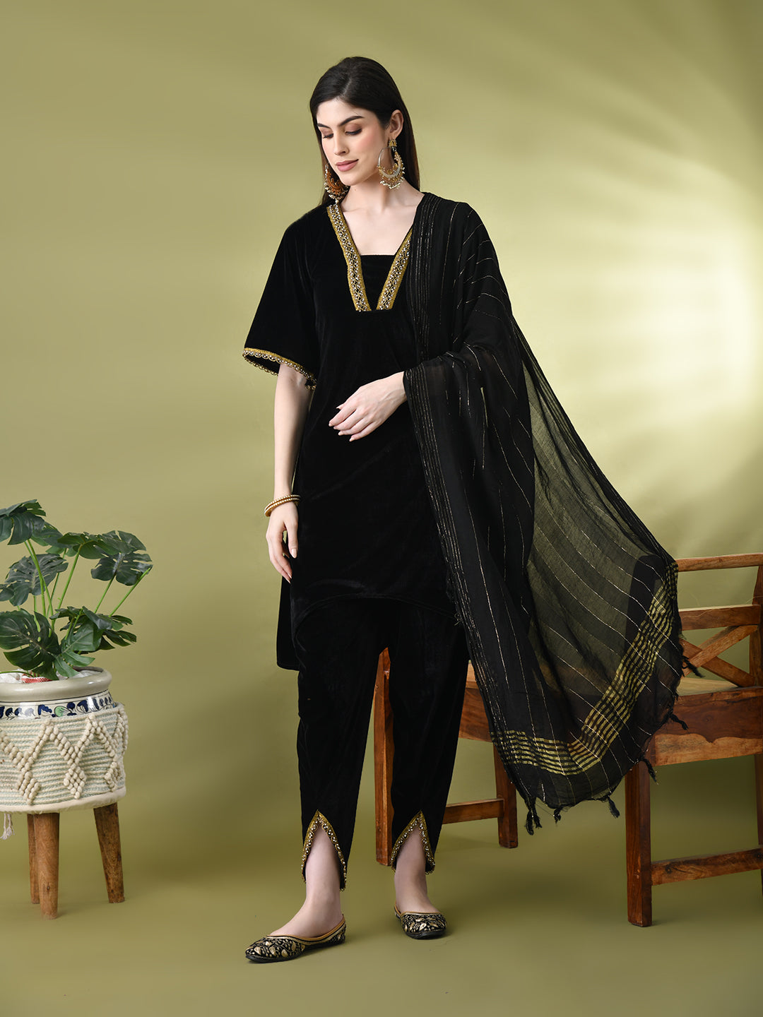 Myshka Women's Black Velvet Kurta Pant With Dupatta Set | Grocsy