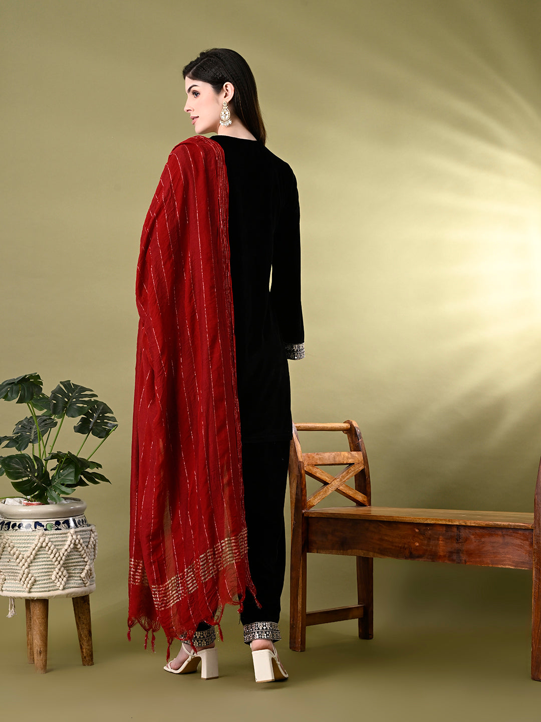Myshka Women's Black Velvet Kurta Pant With Dupatta Set | Grocsy