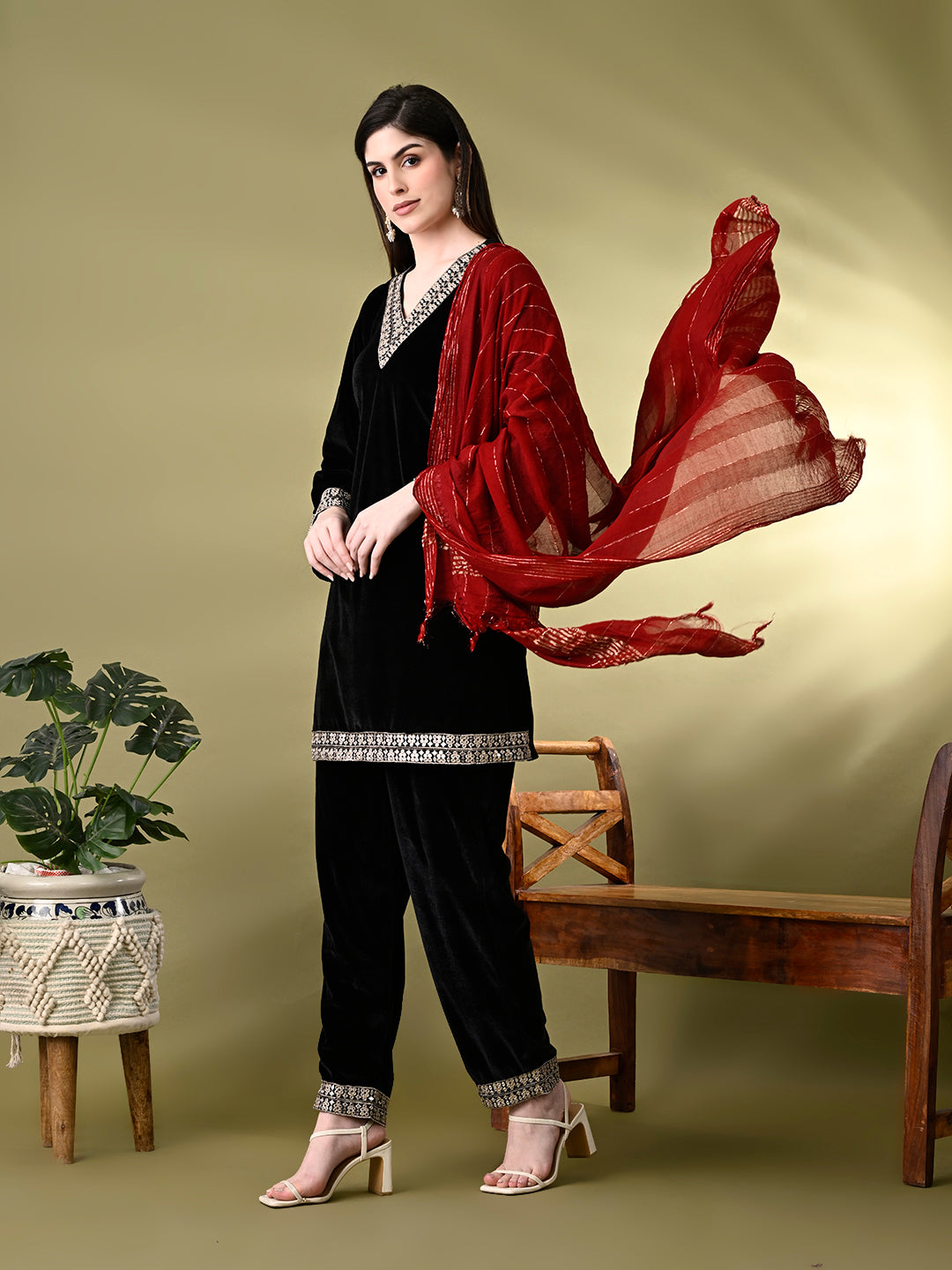 Myshka Women's Black Velvet Kurta Pant With Dupatta Set | Grocsy