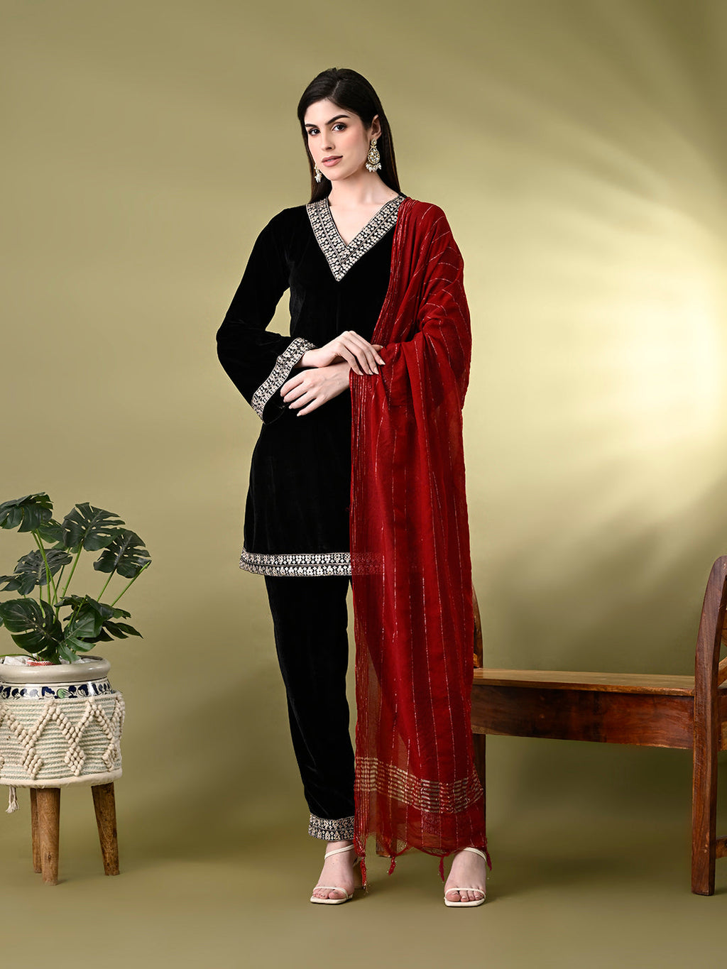 Myshka Women's Black Velvet Kurta Pant With Dupatta Set | Grocsy