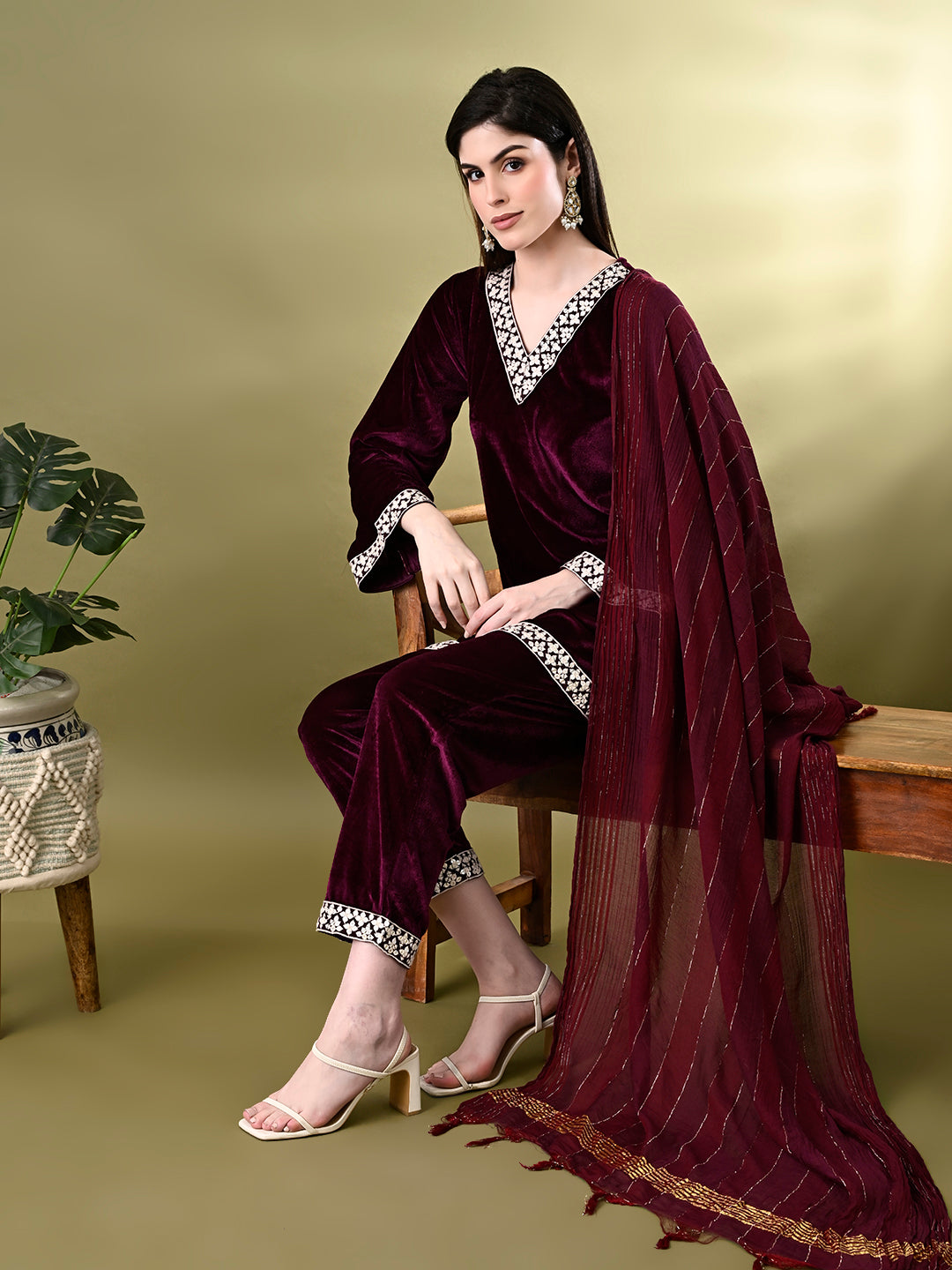 Myshka Women's Magenta Velvet Kurta Pant With Dupatta Set | Grocsy