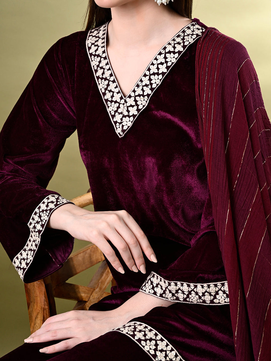 Myshka Women's Magenta Velvet Kurta Pant With Dupatta Set | Grocsy