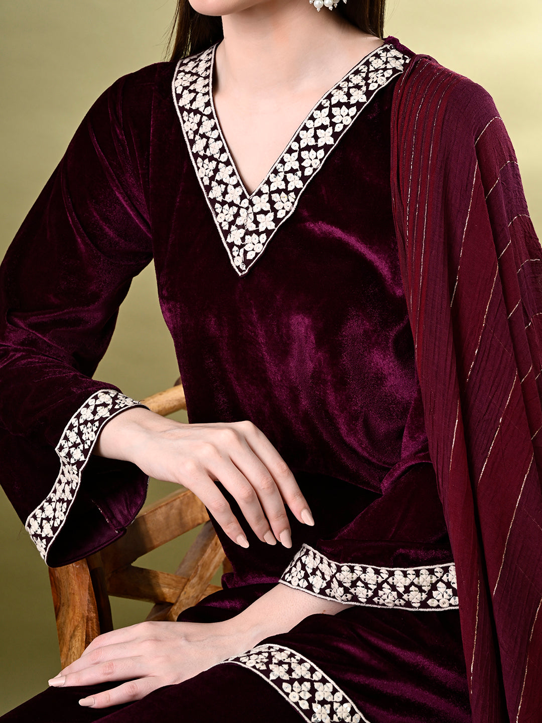 Myshka Women's Magenta Velvet Kurta Pant With Dupatta Set | Grocsy