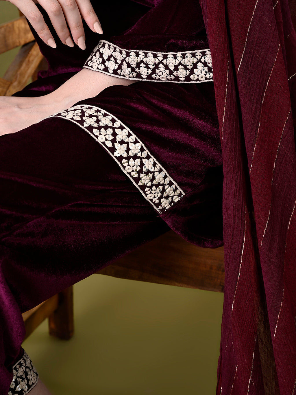 Myshka Women's Magenta Velvet Kurta Pant With Dupatta Set | Grocsy