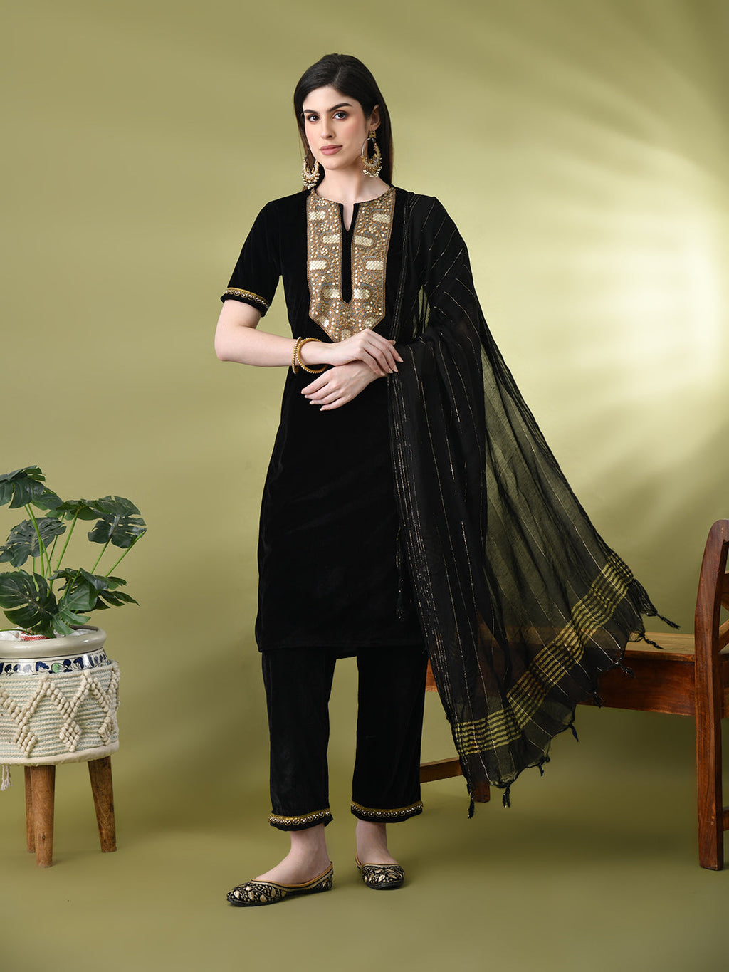 Myshka Women's Black Velvet Kurta Pant With Dupatta Set | Grocsy