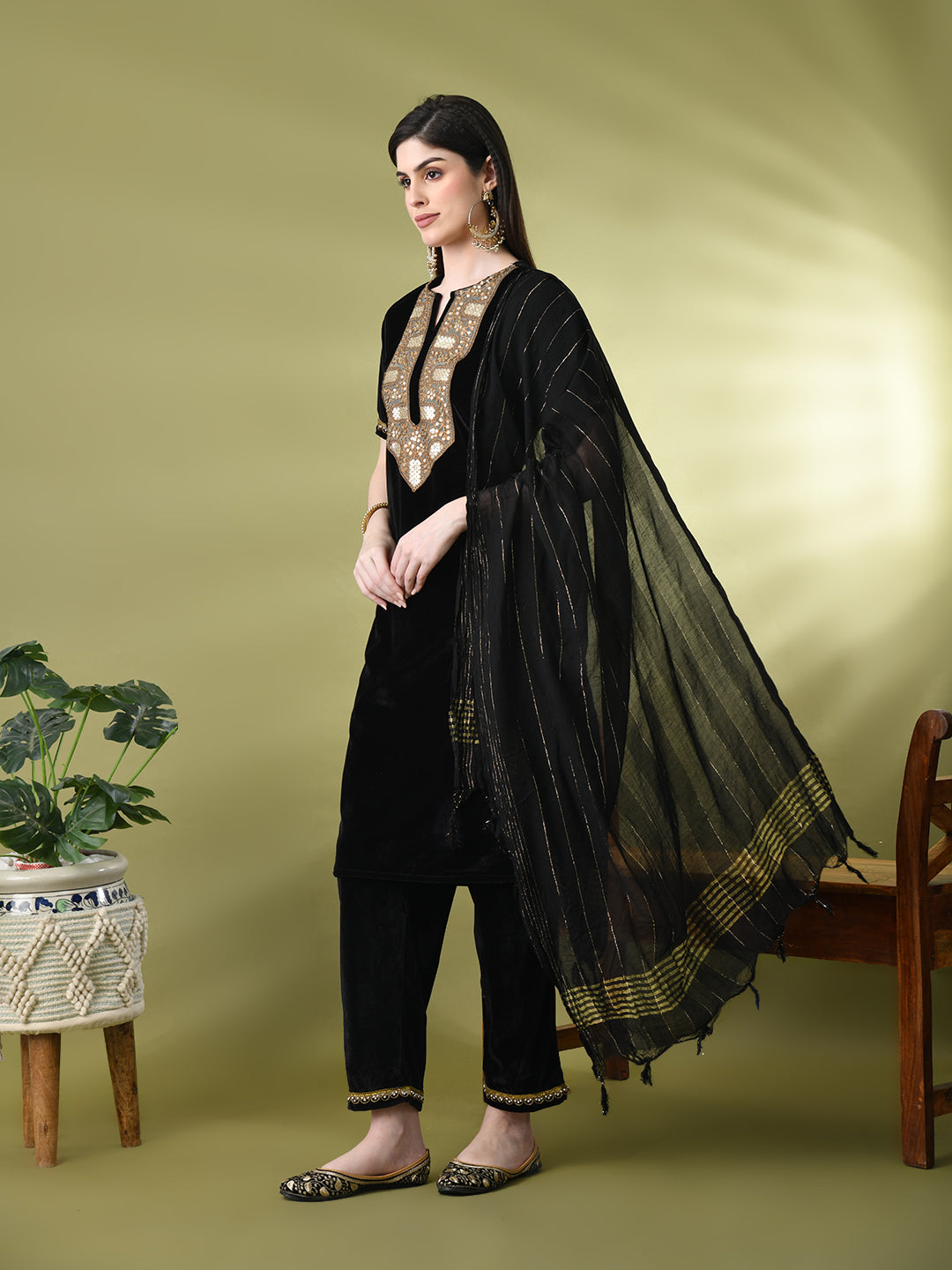 Myshka Women's Black Velvet Kurta Pant With Dupatta Set | Grocsy
