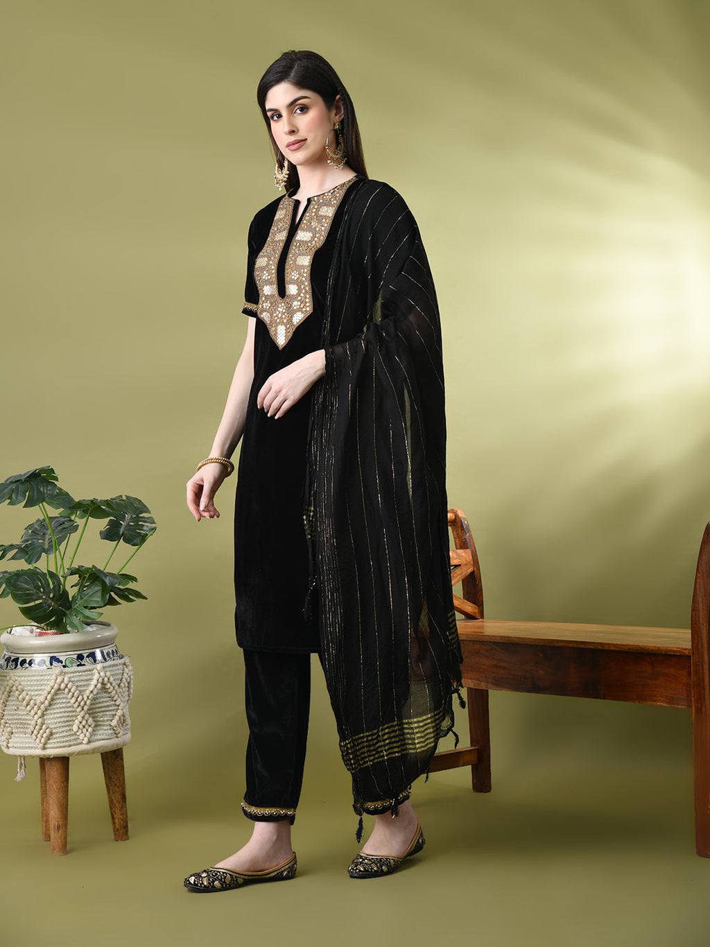 Myshka Women's Black Velvet Kurta Pant With Dupatta Set | Grocsy