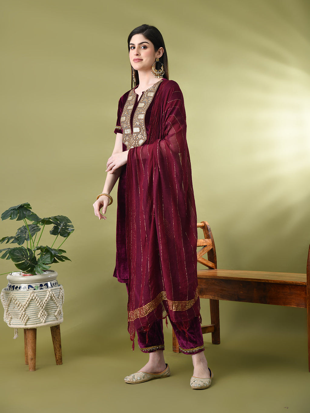 Myshka Women's Magenta Velvet Kurta Pant With Dupatta Set | Grocsy