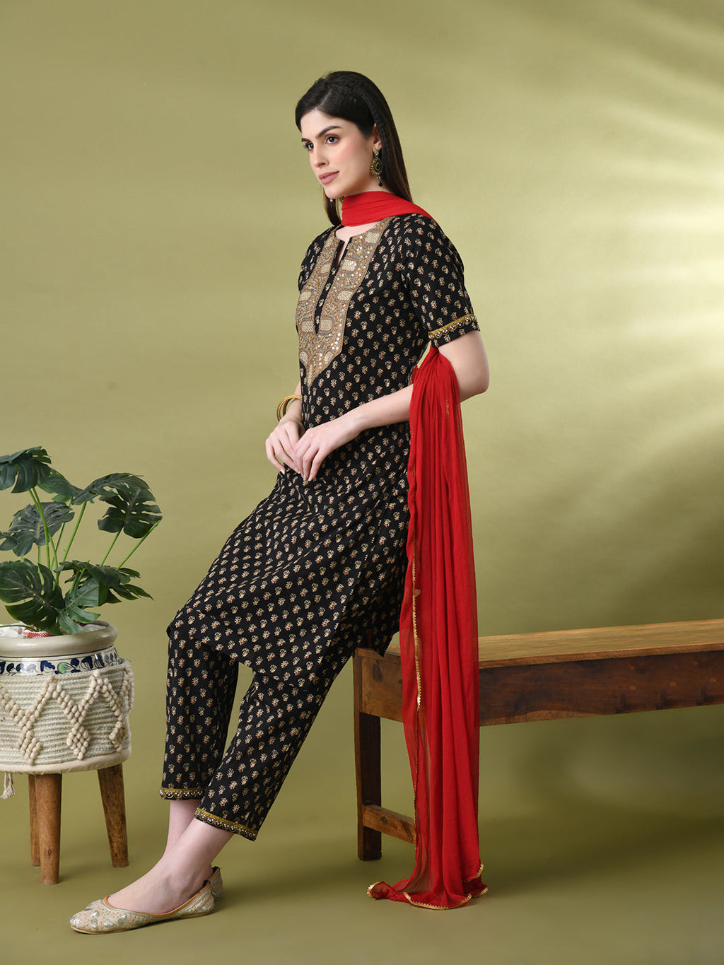 Myshka Women's Cotton Black Printed Kurta Set With Dupatta | Grocsy