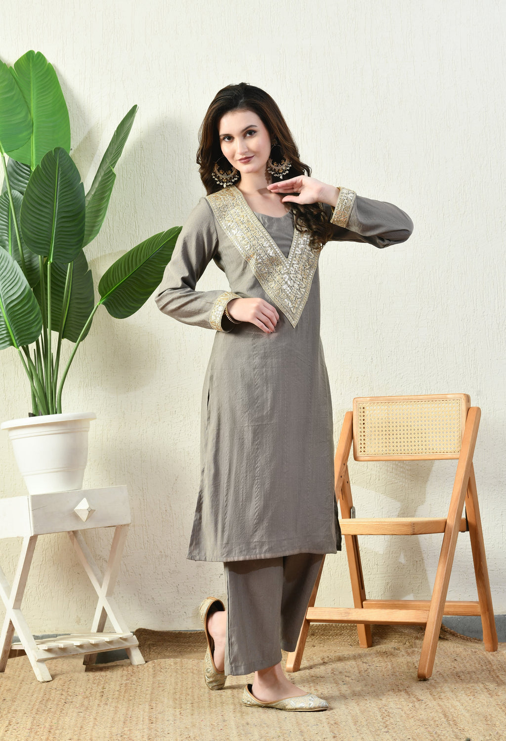 Myshka Gray Silk Blend Straight Round Neck Long Sleeves Kurta Trousers With Dupatta | Grocsy