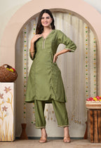 Myshka Green Silk Blend Straight Round Neck Three-Quarter Sleeves Kurta Trousers Set | Grocsy