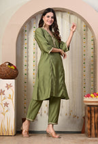 Myshka Green Silk Blend Straight Round Neck Three-Quarter Sleeves Kurta Trousers Set | Grocsy