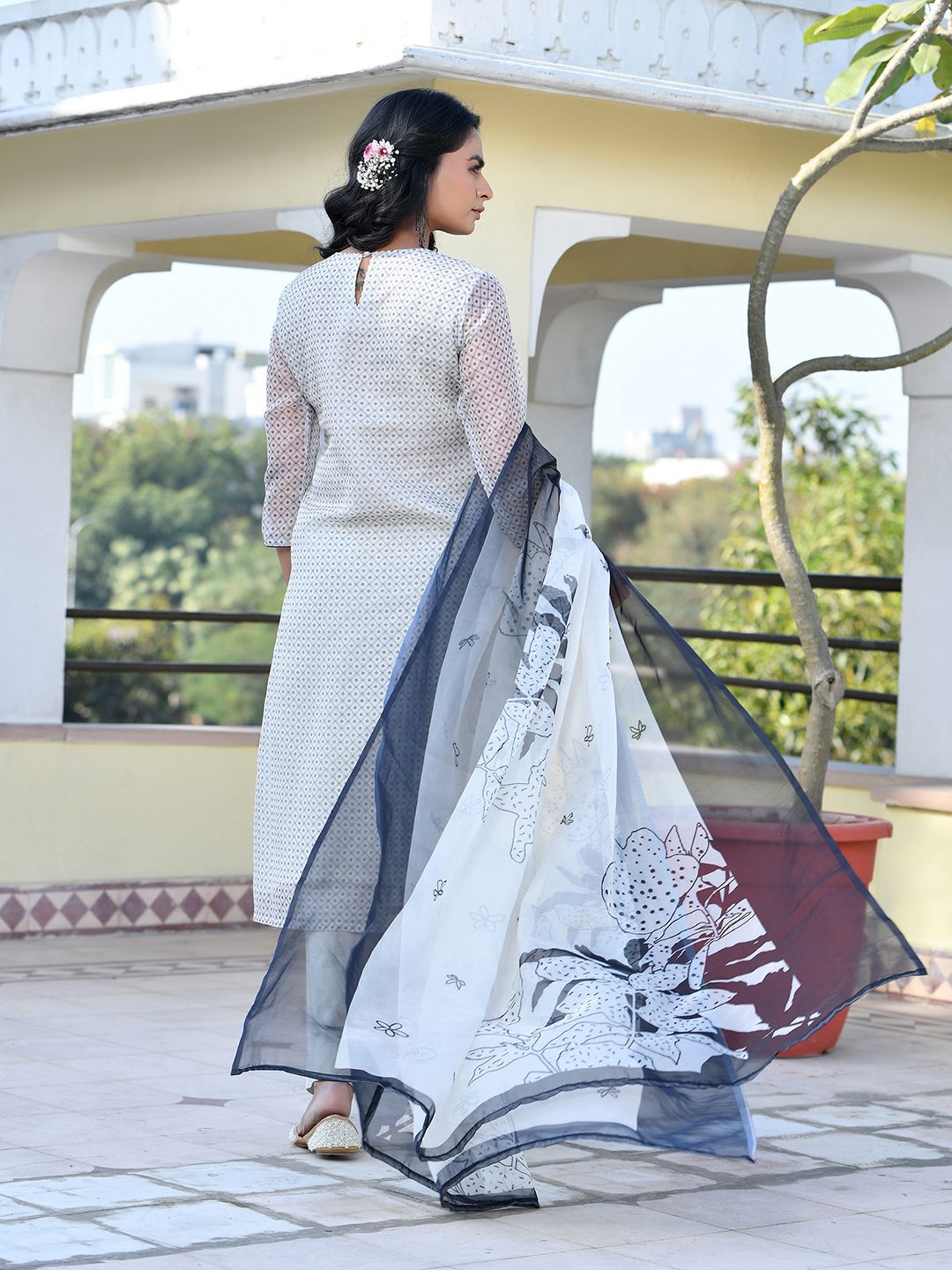 Vaasva Women's Grey Monotone Organza Digital Printed Suit Set | Grocsy