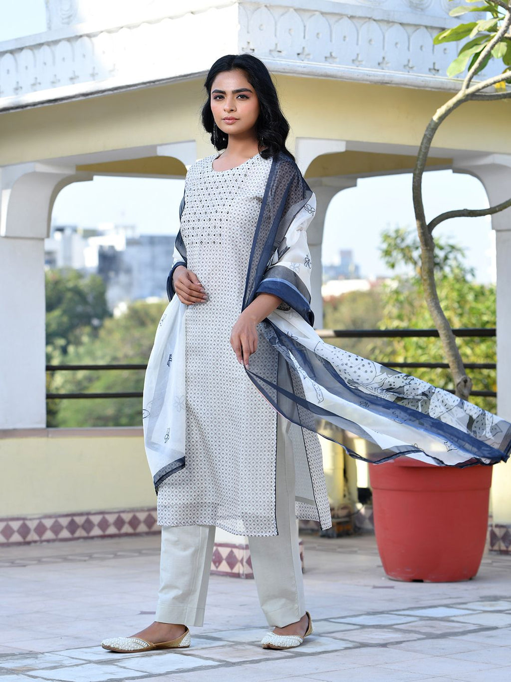 Vaasva Women's Grey Monotone Organza Digital Printed Suit Set | Grocsy