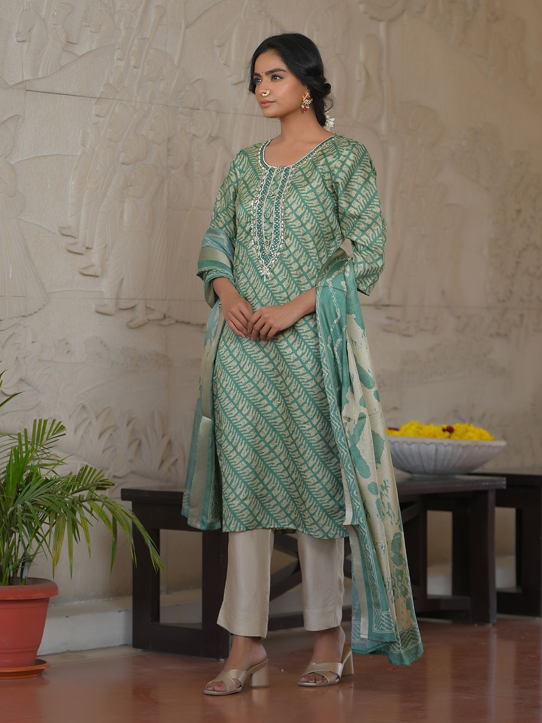 Vaasva Women's Dark Green Green Silk Digital Printed Suit Set | Grocsy